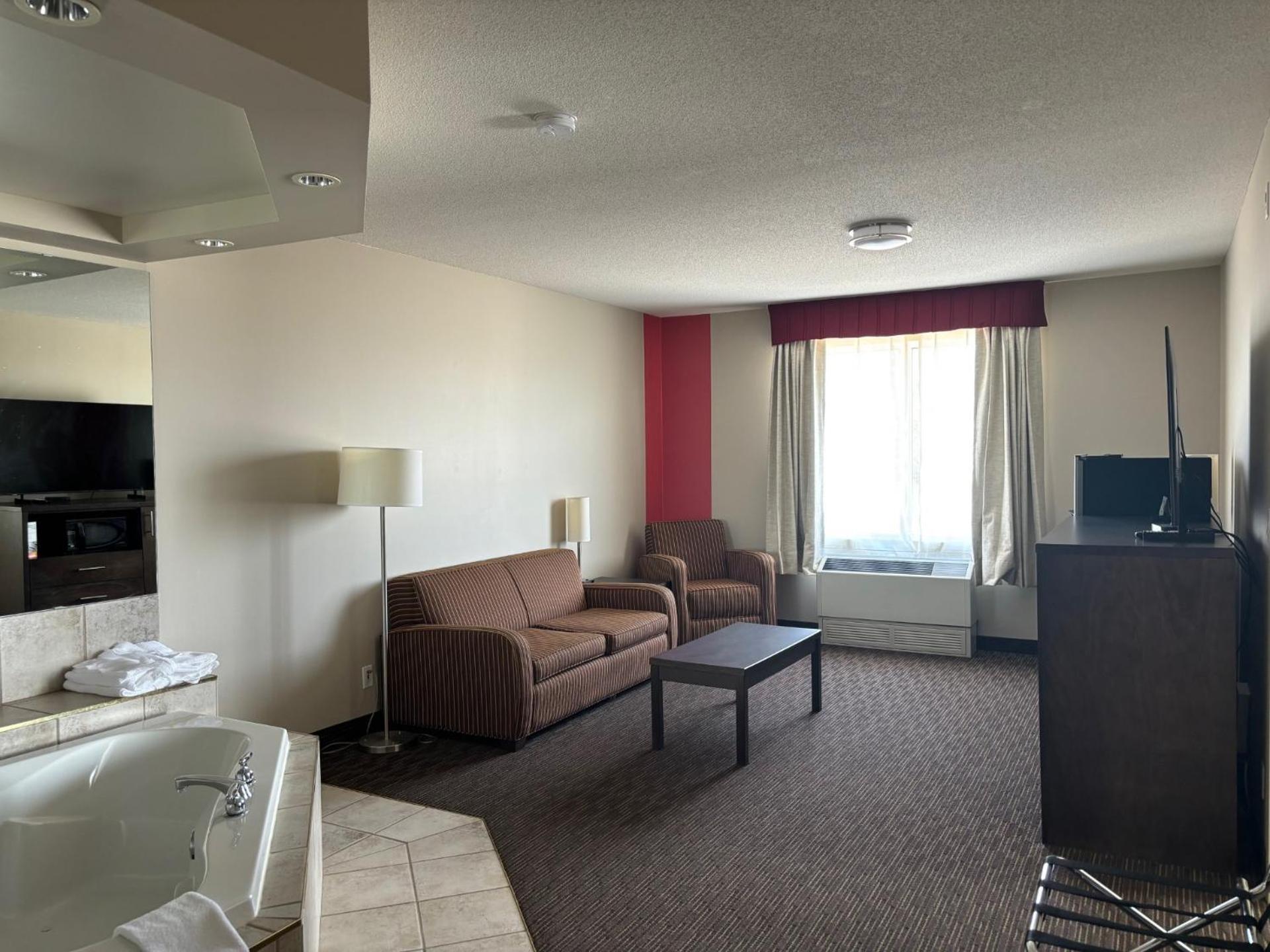 Executive King Suite with Jetted Tub - Photo 4