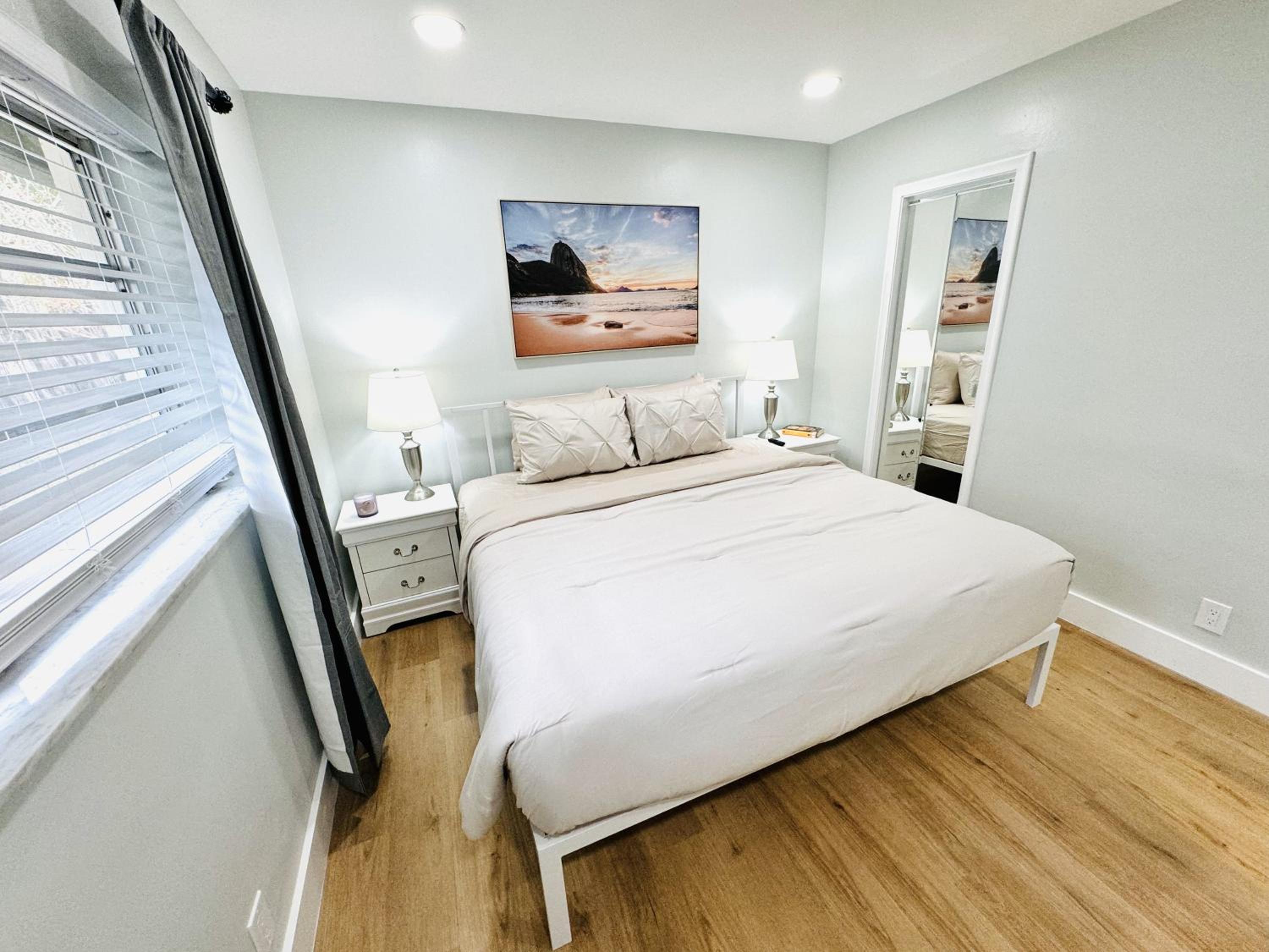 Deluxe One Bedroom King with Kitchen and Sofa Bed photo 3