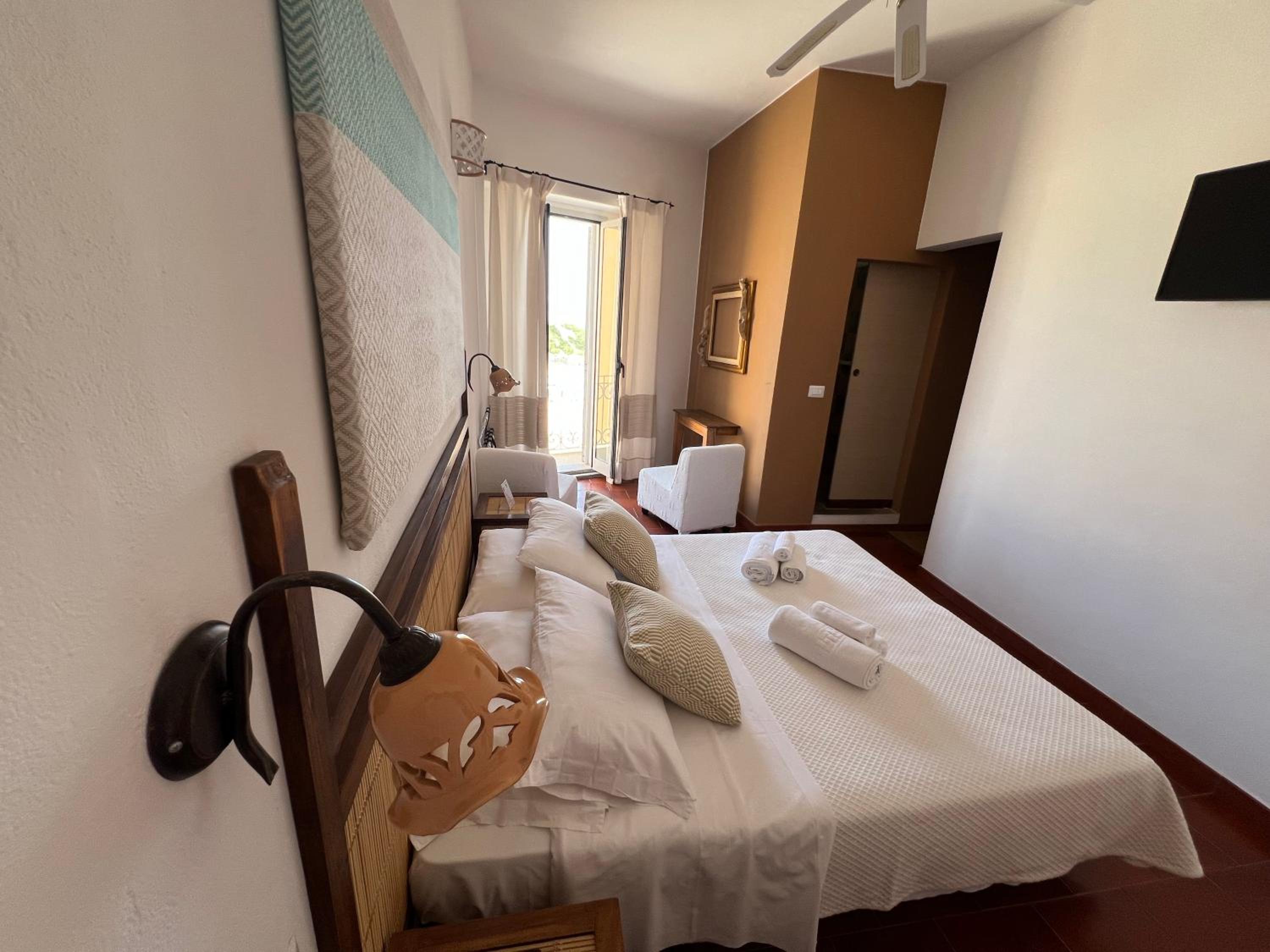 Double or Twin Room with Sea View - Photo 19