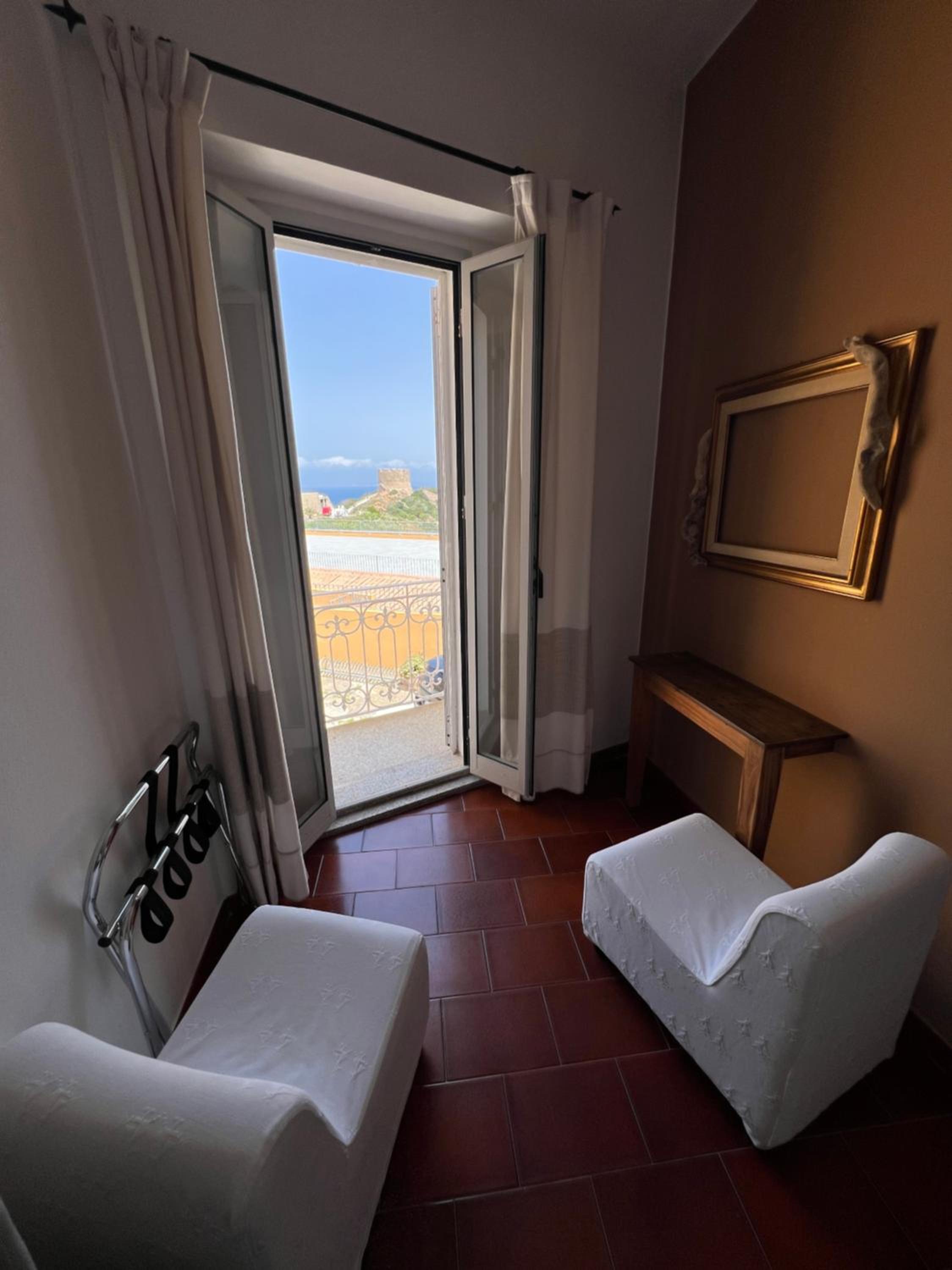 Double or Twin Room with Sea View - Photo 23