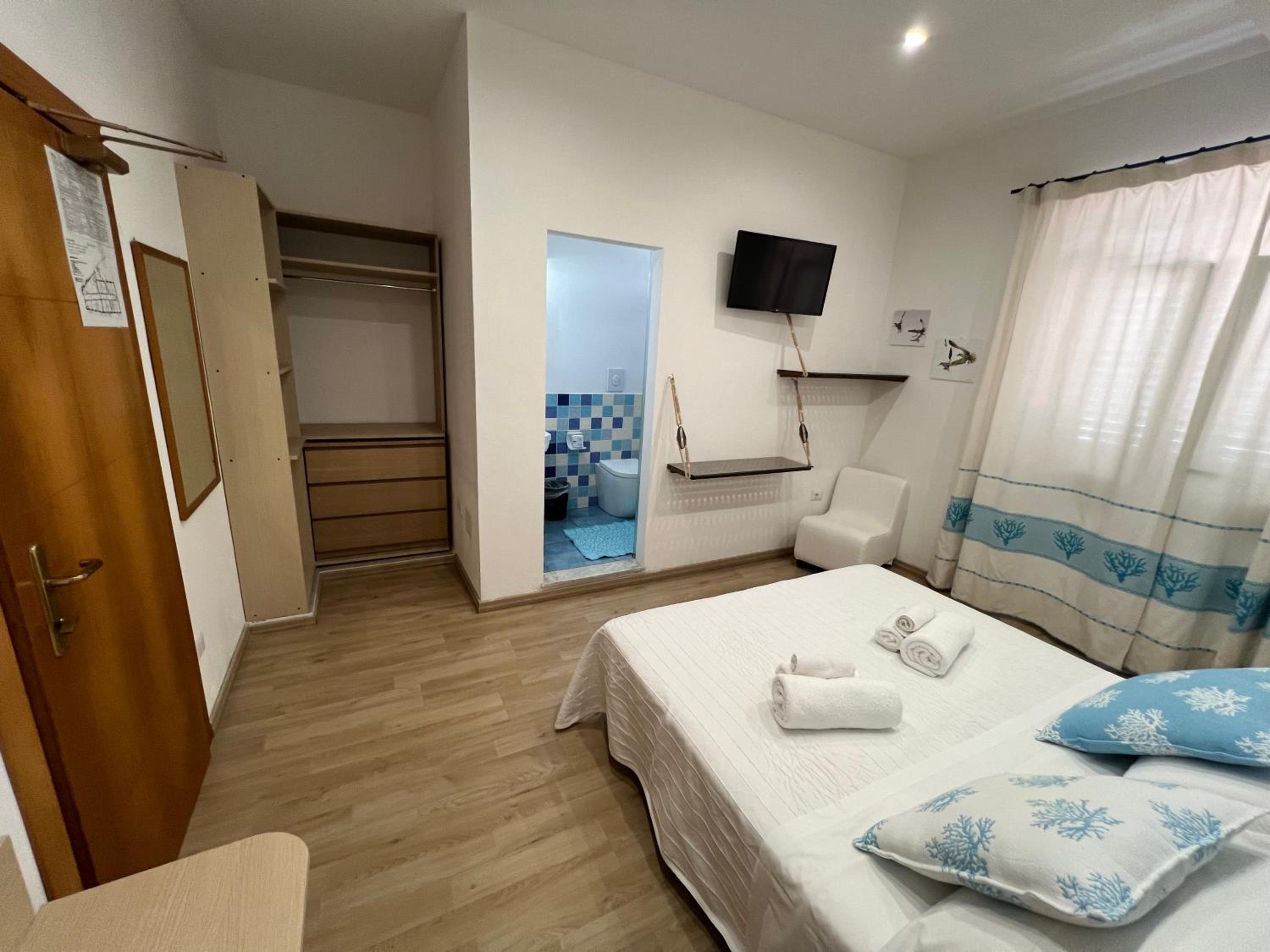 Double or Twin Room with Sea View - Photo 26