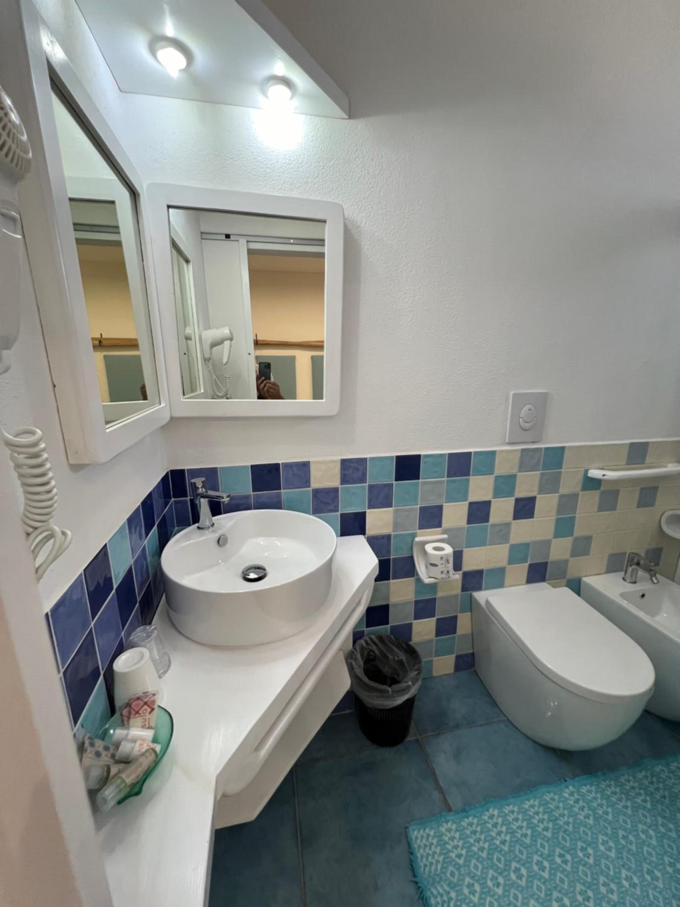 Double or Twin Room with Sea View - Photo 27