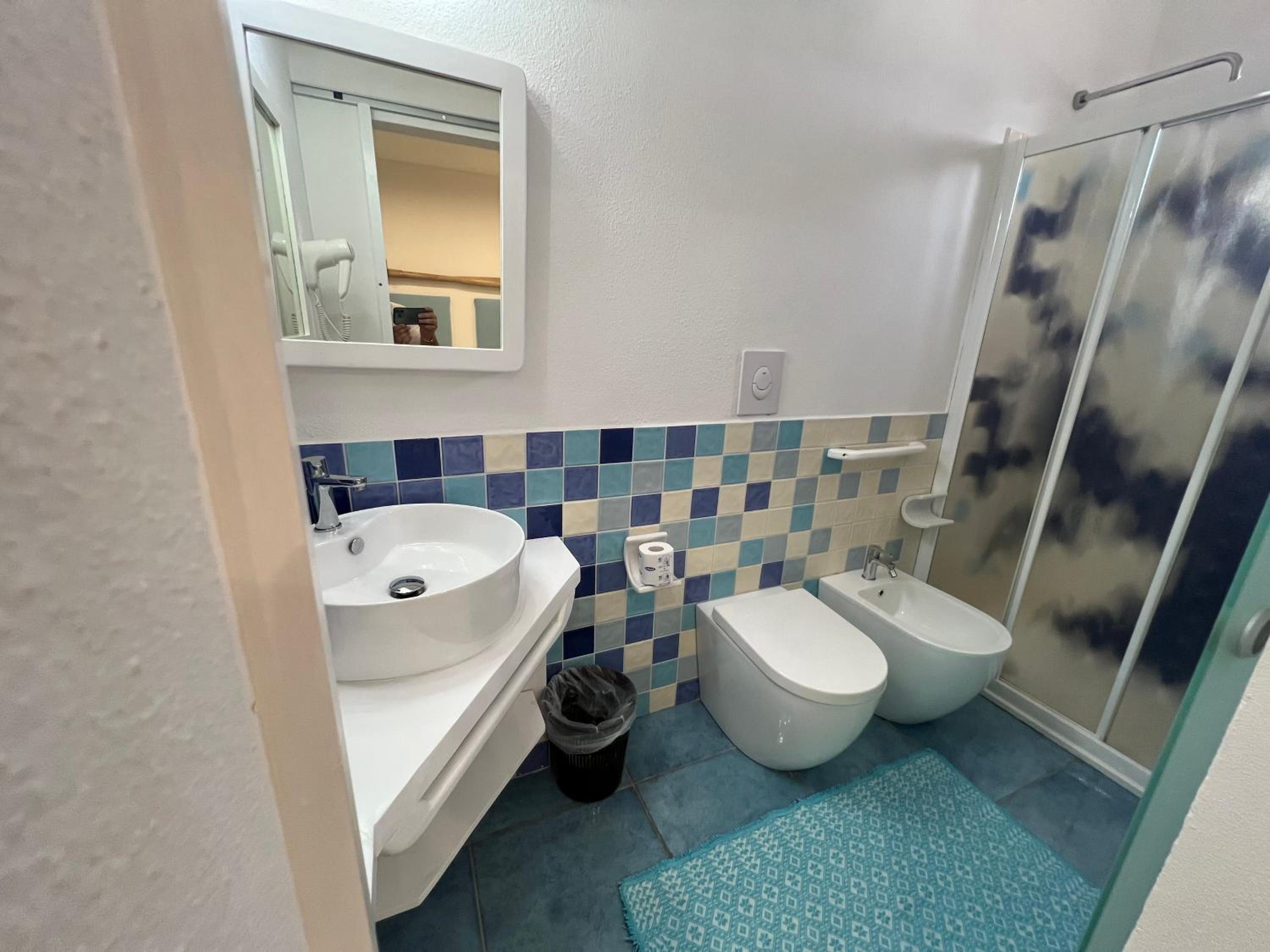Double or Twin Room with Sea View - Photo 29