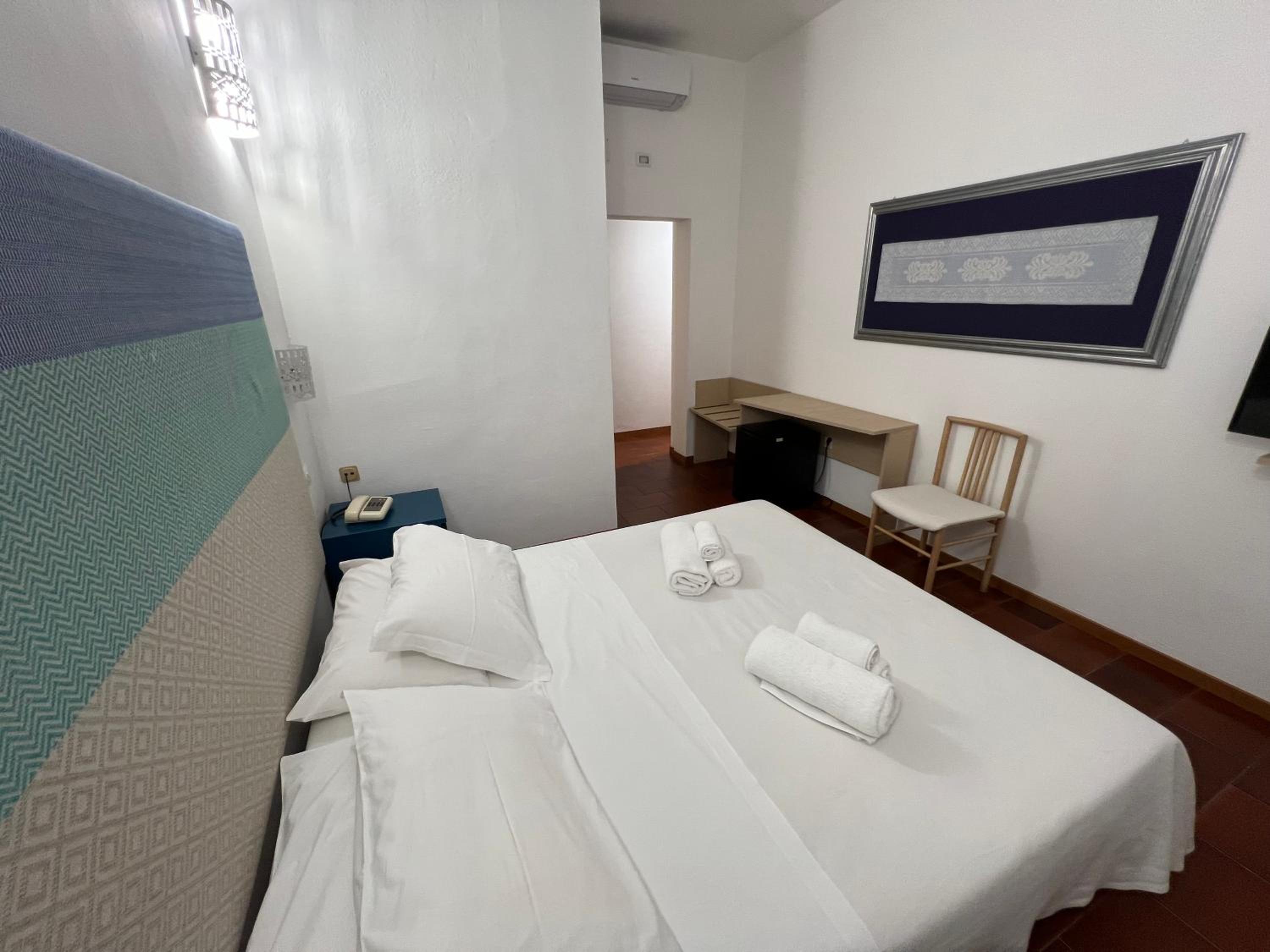 Double or Twin Room with Sea View - Photo 31