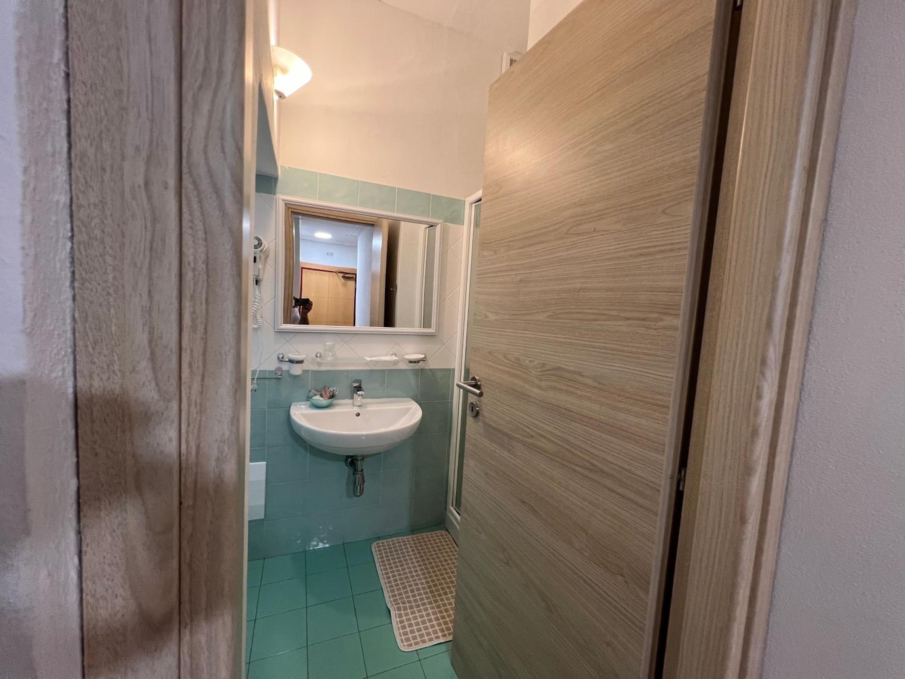 Double or Twin Room with Sea View - Photo 33