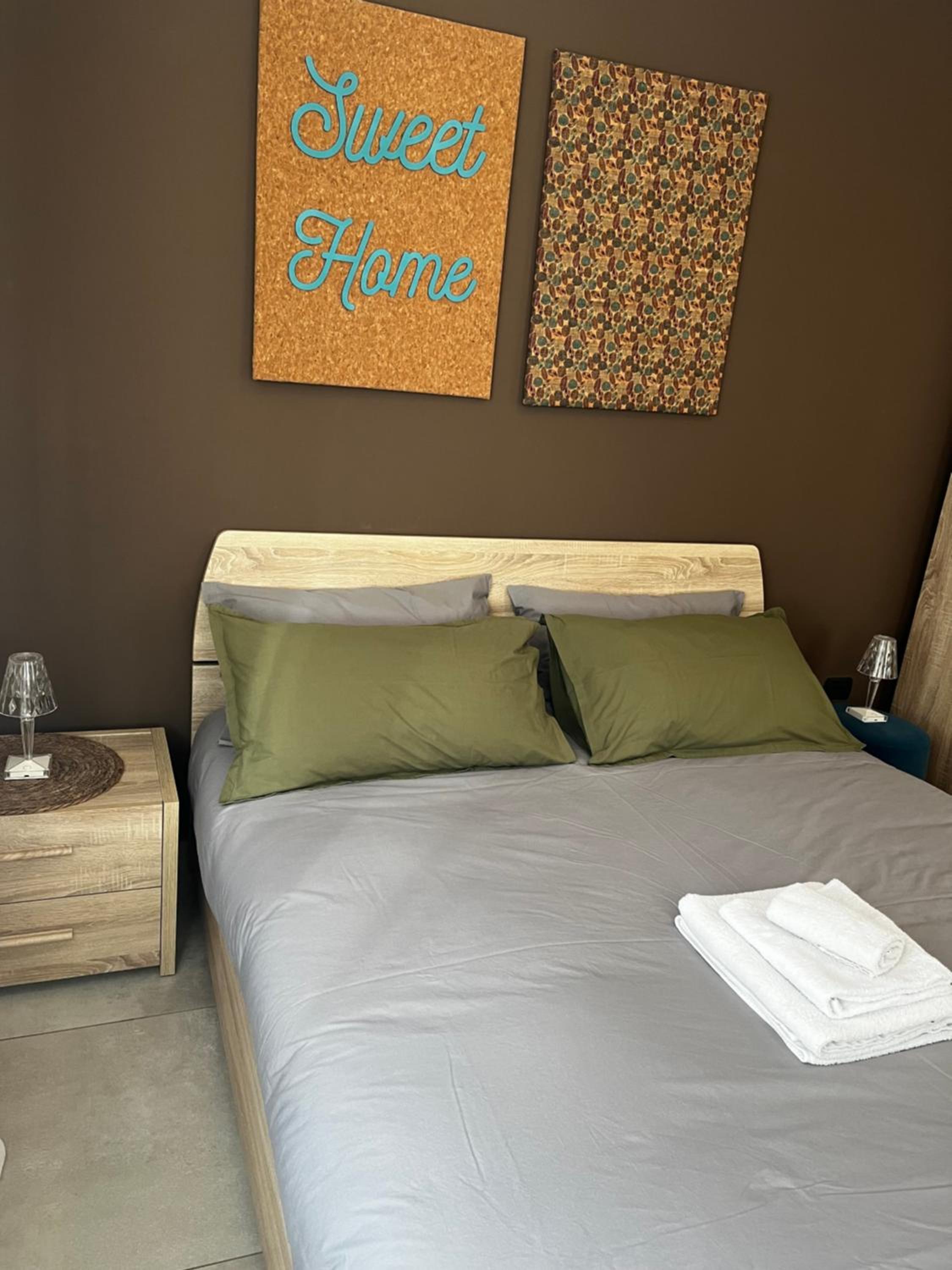 One-Bedroom Apartment photo 1