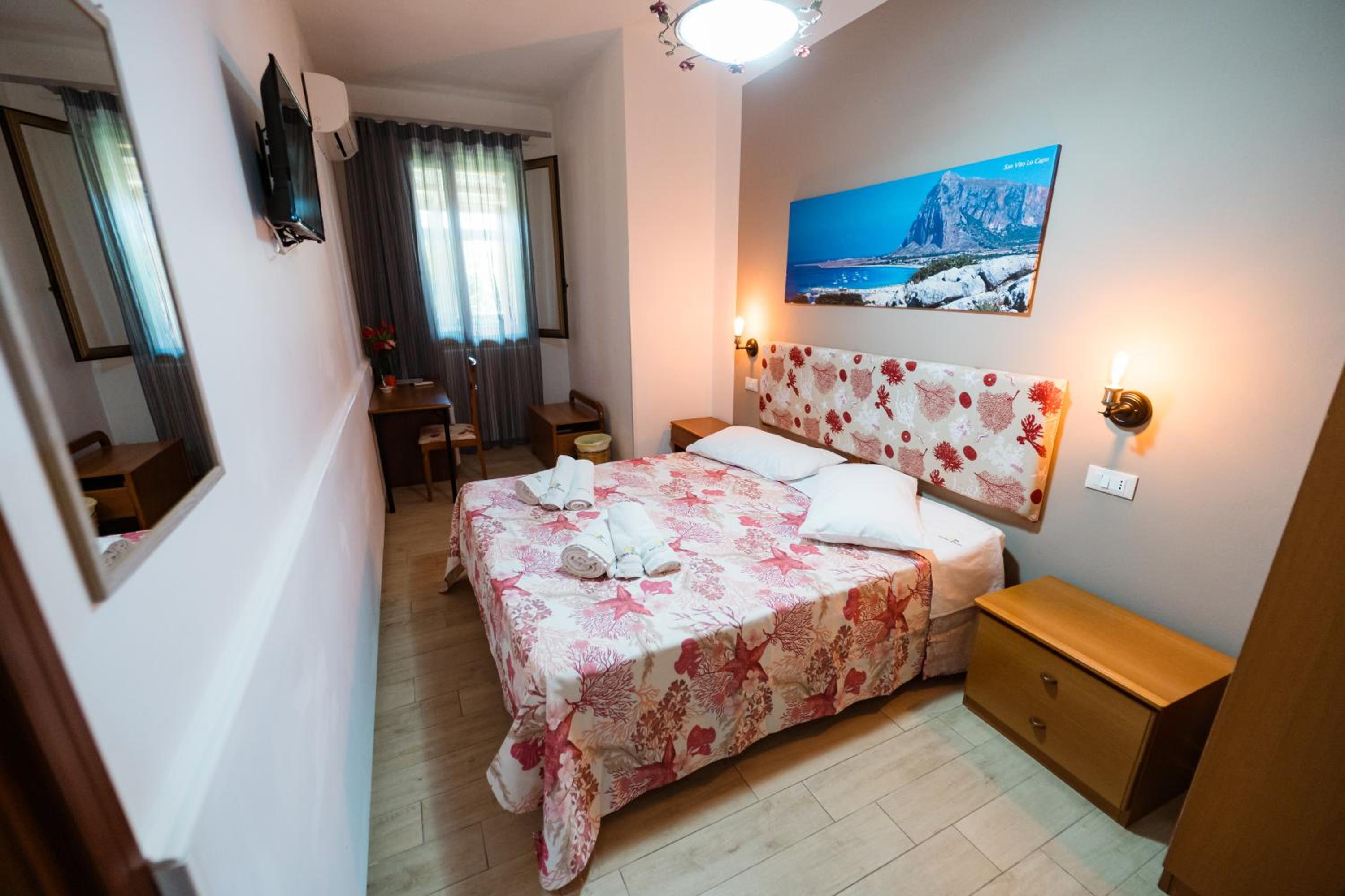 Double Room - Photo 12