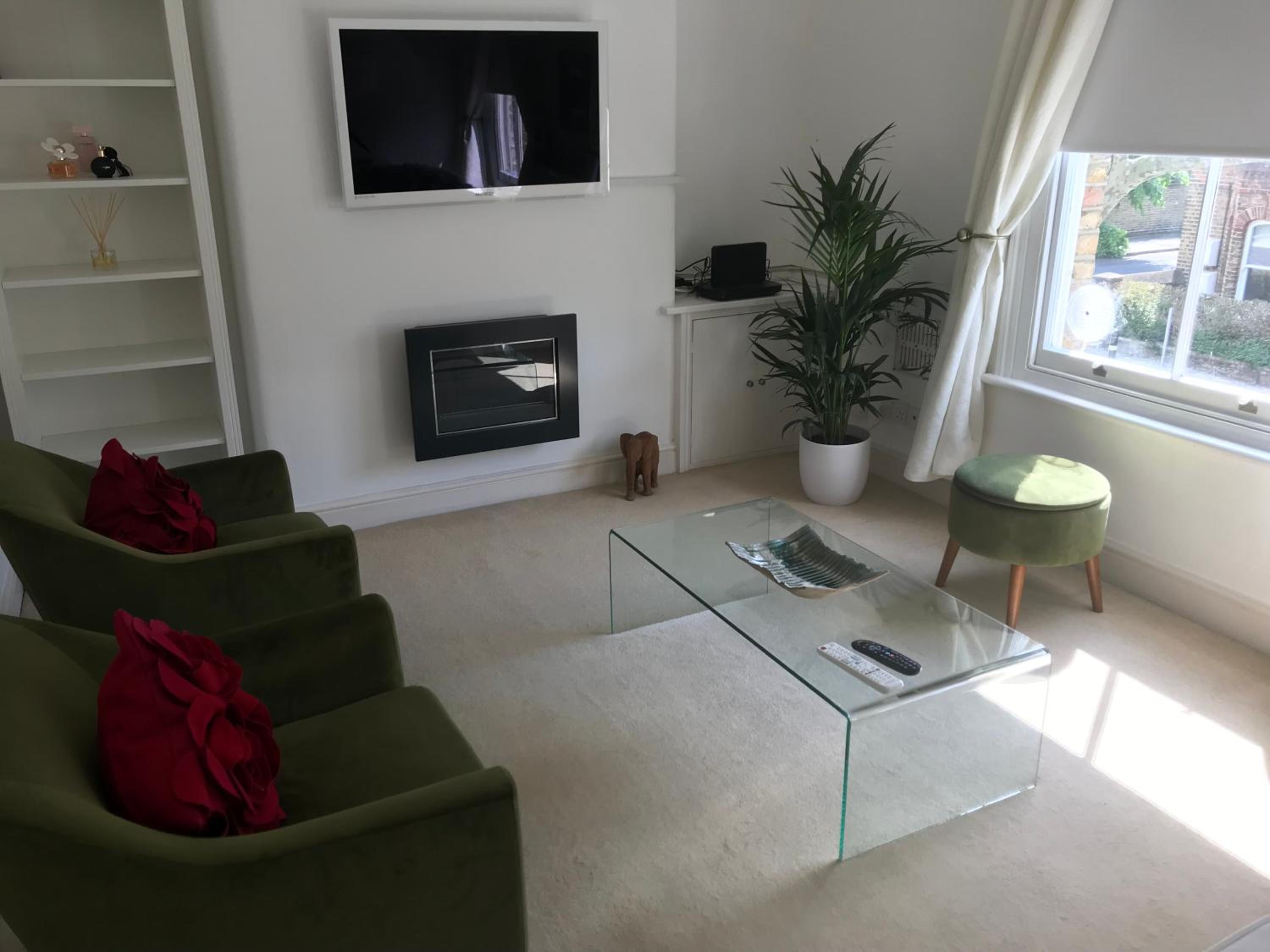 One-Bedroom Apartment photo 1