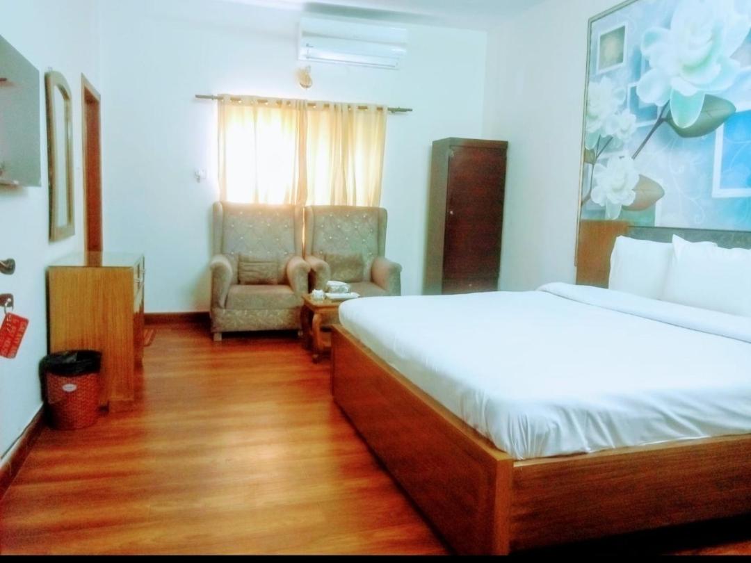 Deluxe Double Room (2 Adults + 1 Child) photo 1