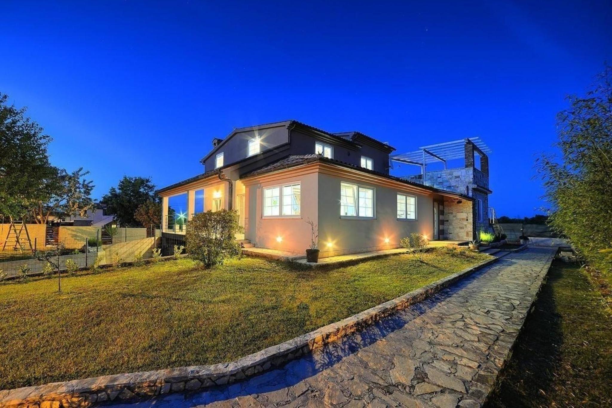 Four-Bedroom Vacation Home photo 2
