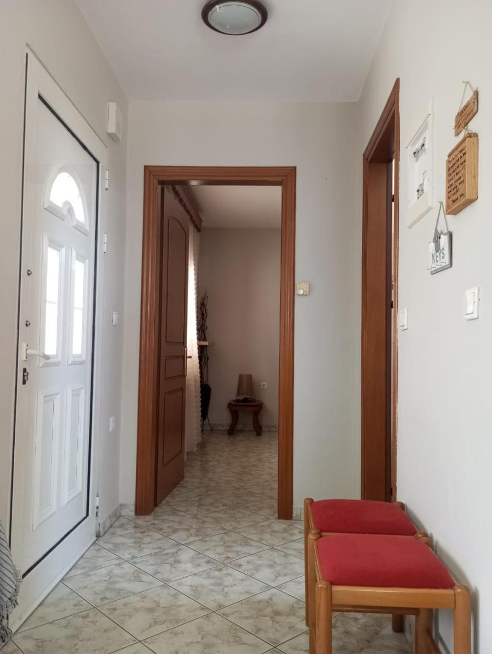 One-Bedroom House - Photo 3