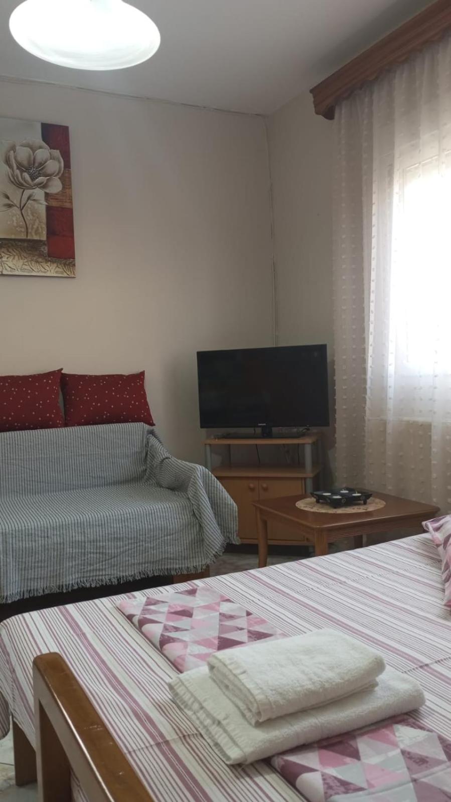 One-Bedroom House - Photo 11