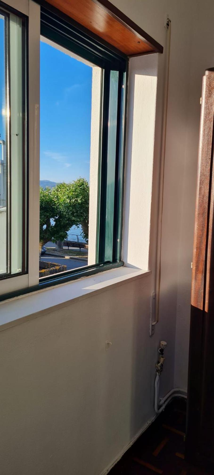 Deluxe Double Room with Side Sea View - Photo 3