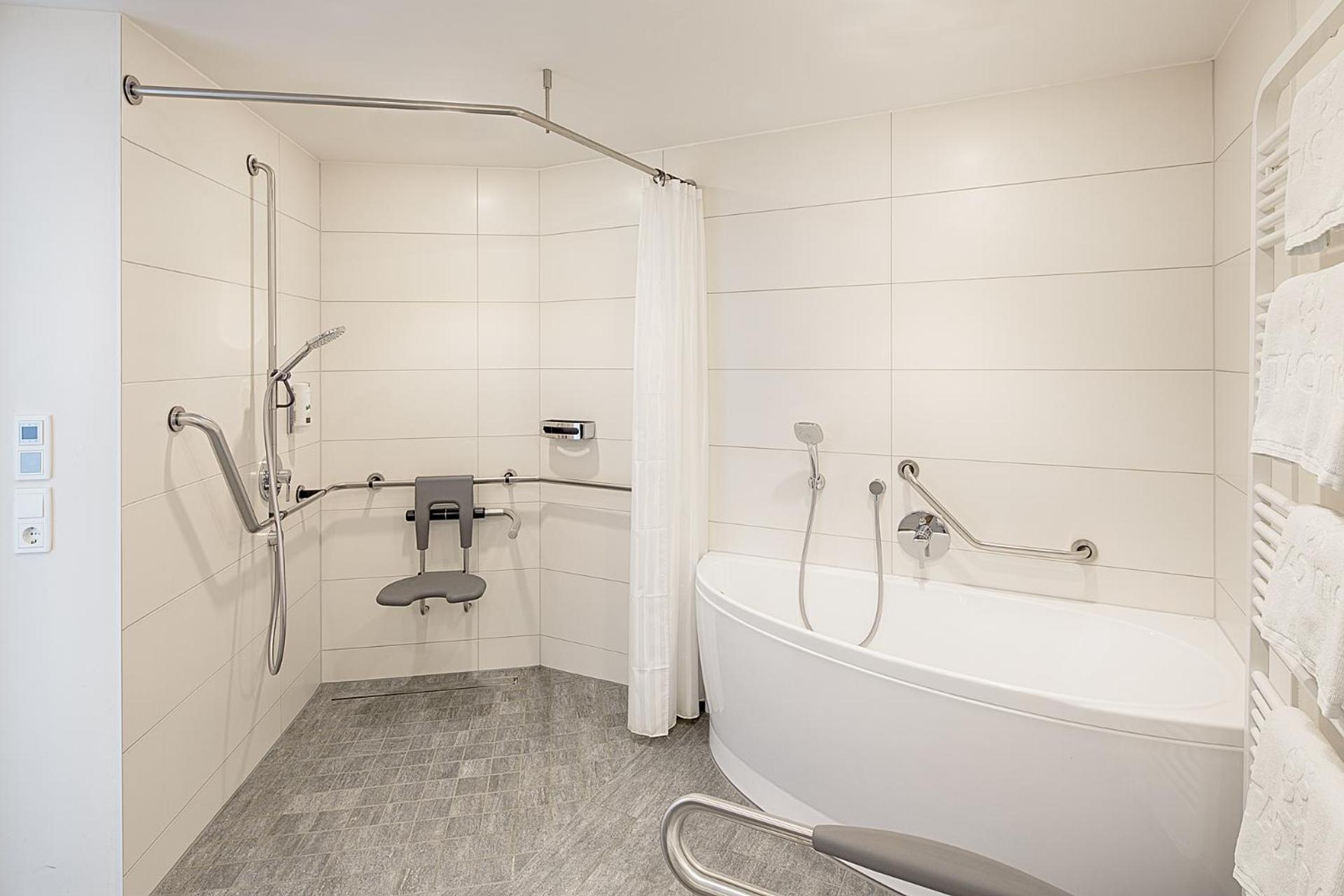 Junior Suite - Disability Access photo 3