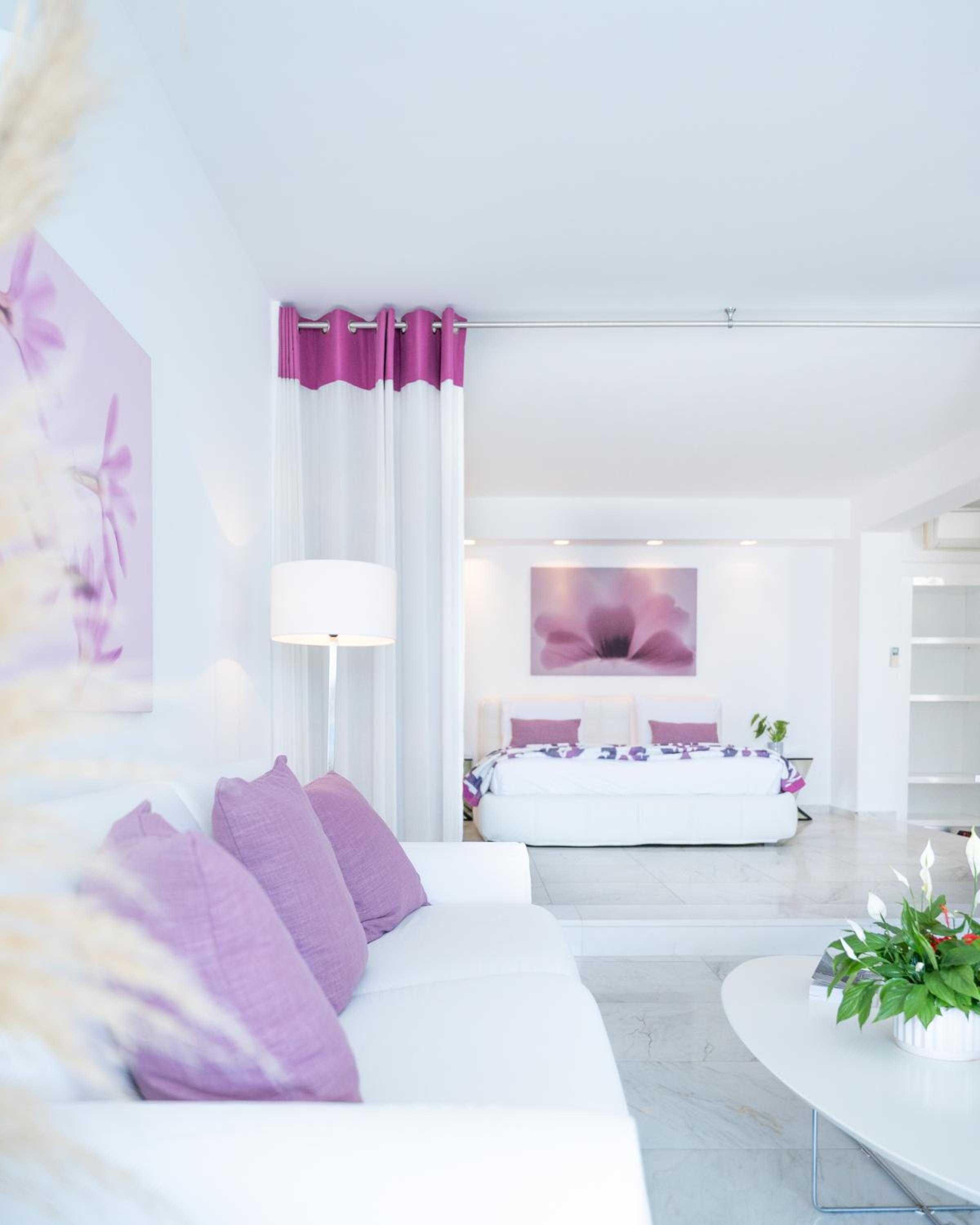 De.Light Suite with Private Pool - Photo 6