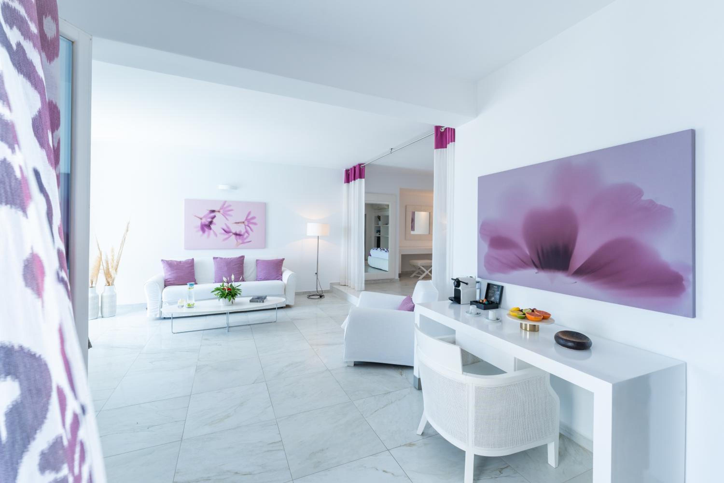 De.Light Suite with Private Pool - Photo 1