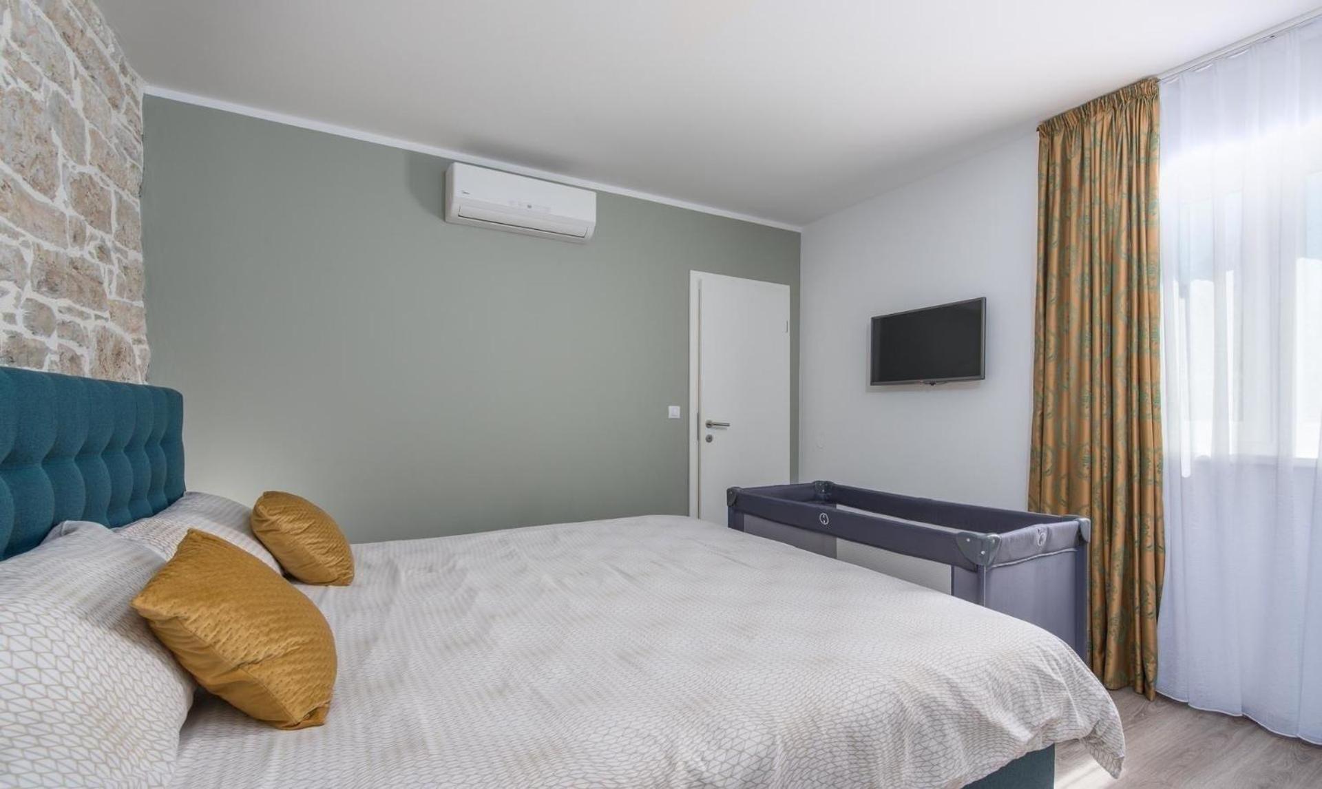 Six-Bedroom Holiday Home photo 1