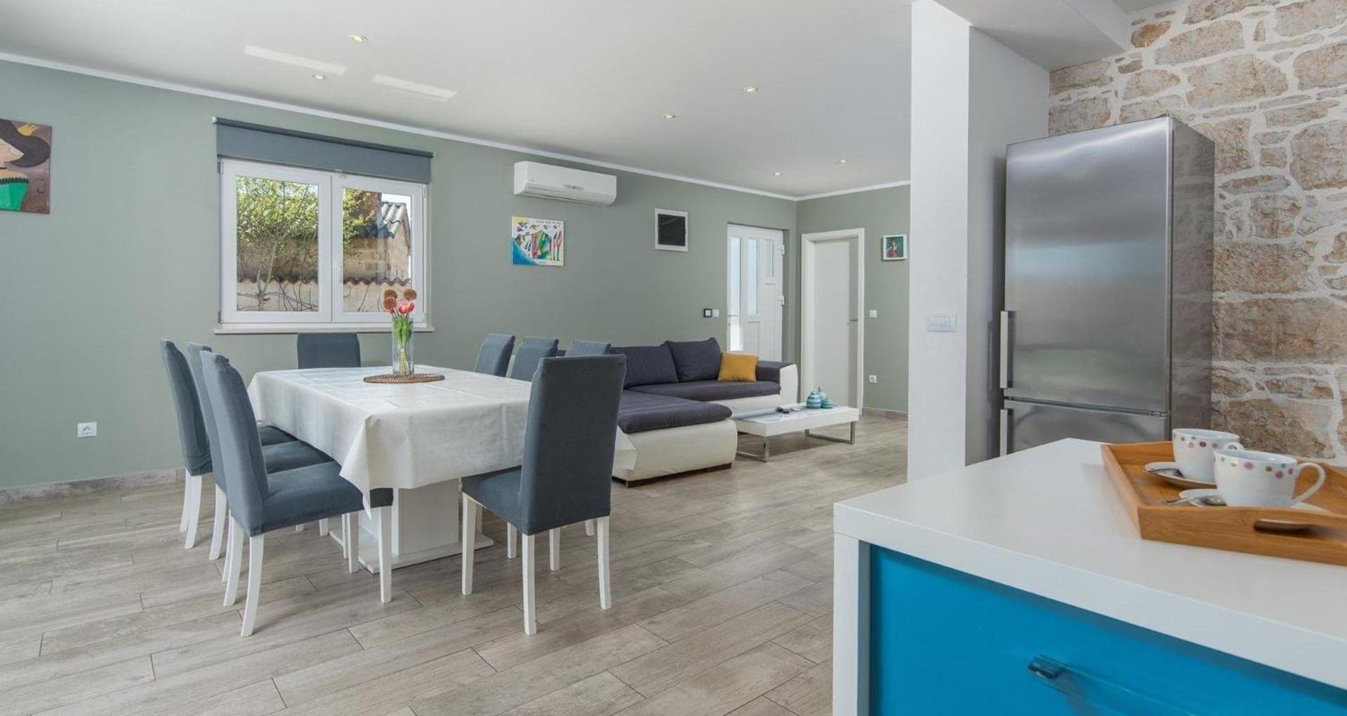 Six-Bedroom Holiday Home photo 2