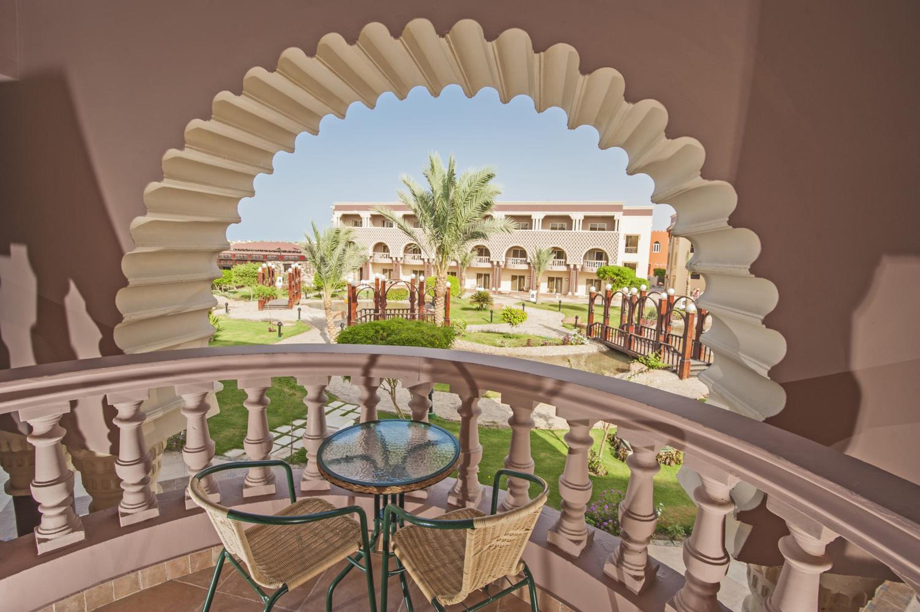 Standard Room with Garden View - Photo 7