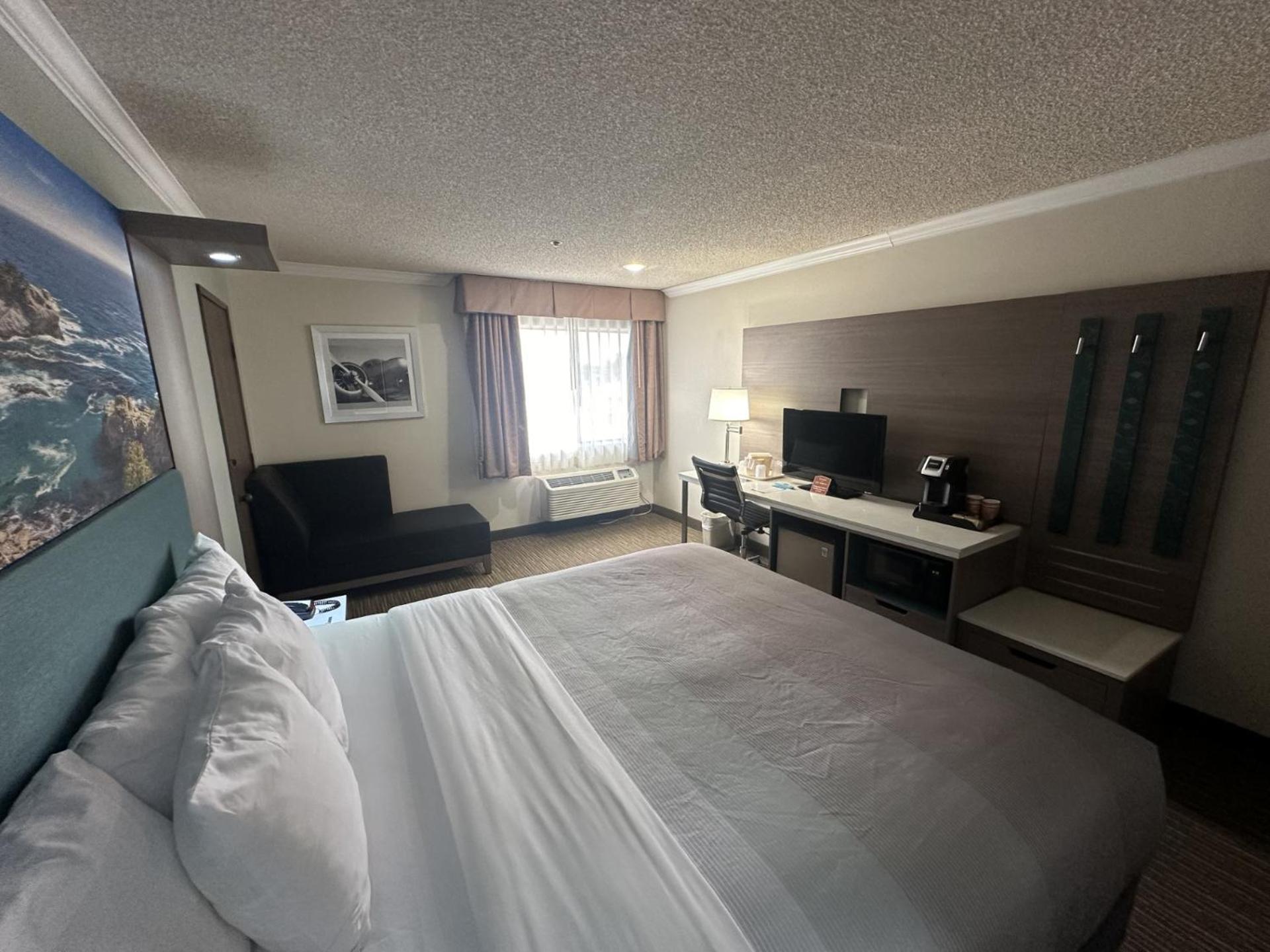 Standard Room, 1 King Bed, Non Smoking - Photo 1