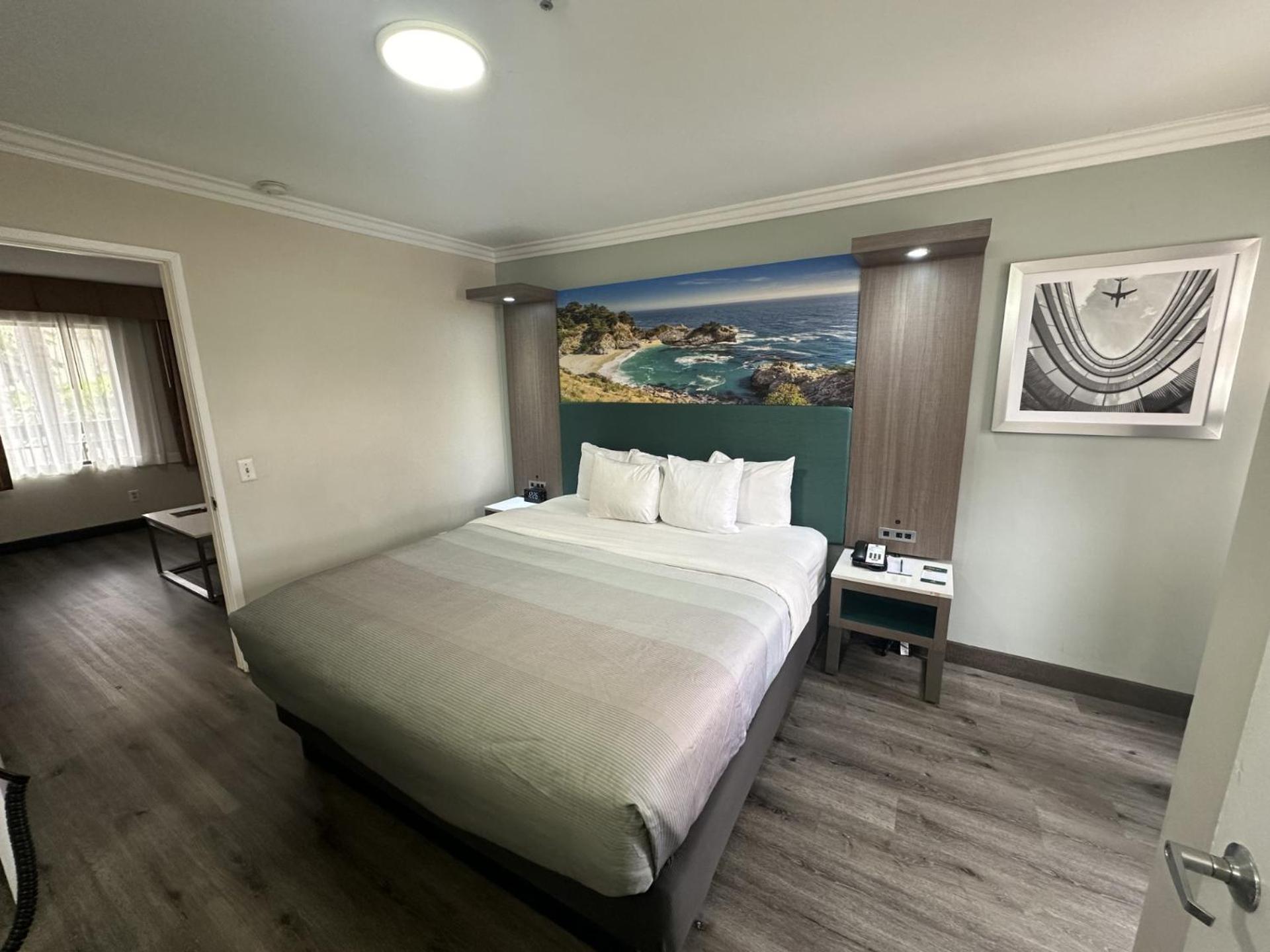 Suite, 1 King Bed with Sofa Bed, Non Smoking - Photo 1