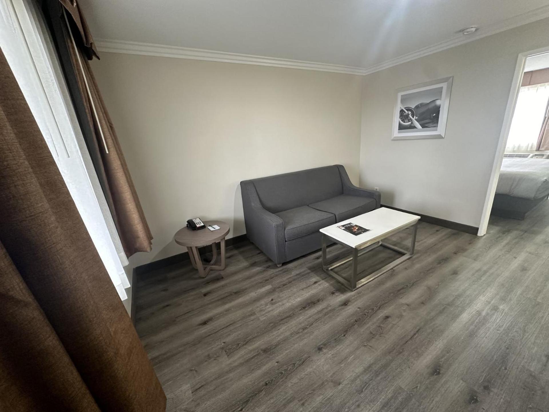 Suite, 1 King Bed with Sofa Bed, Non Smoking - Photo 2