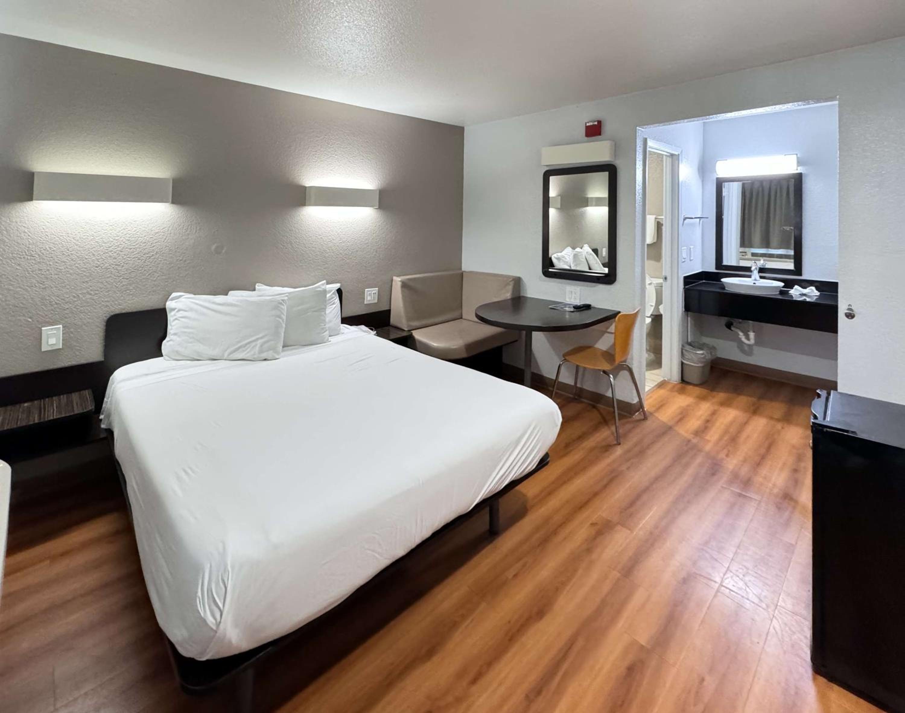 Double Room - Disability Access - Non-Smoking photo 1