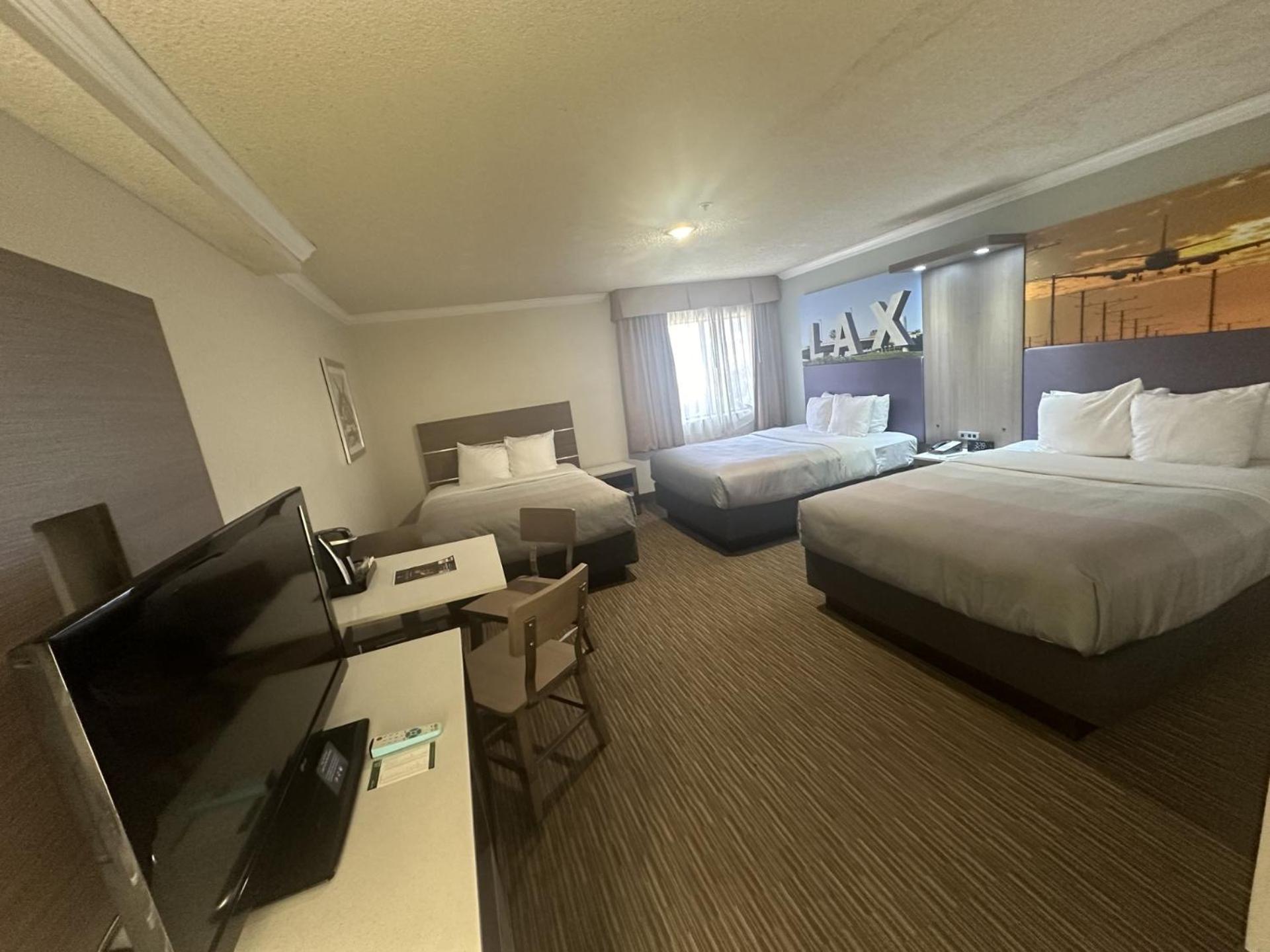 Family Room, 3 Queen Beds, Accessible Tub, Non Smoking - Photo 1