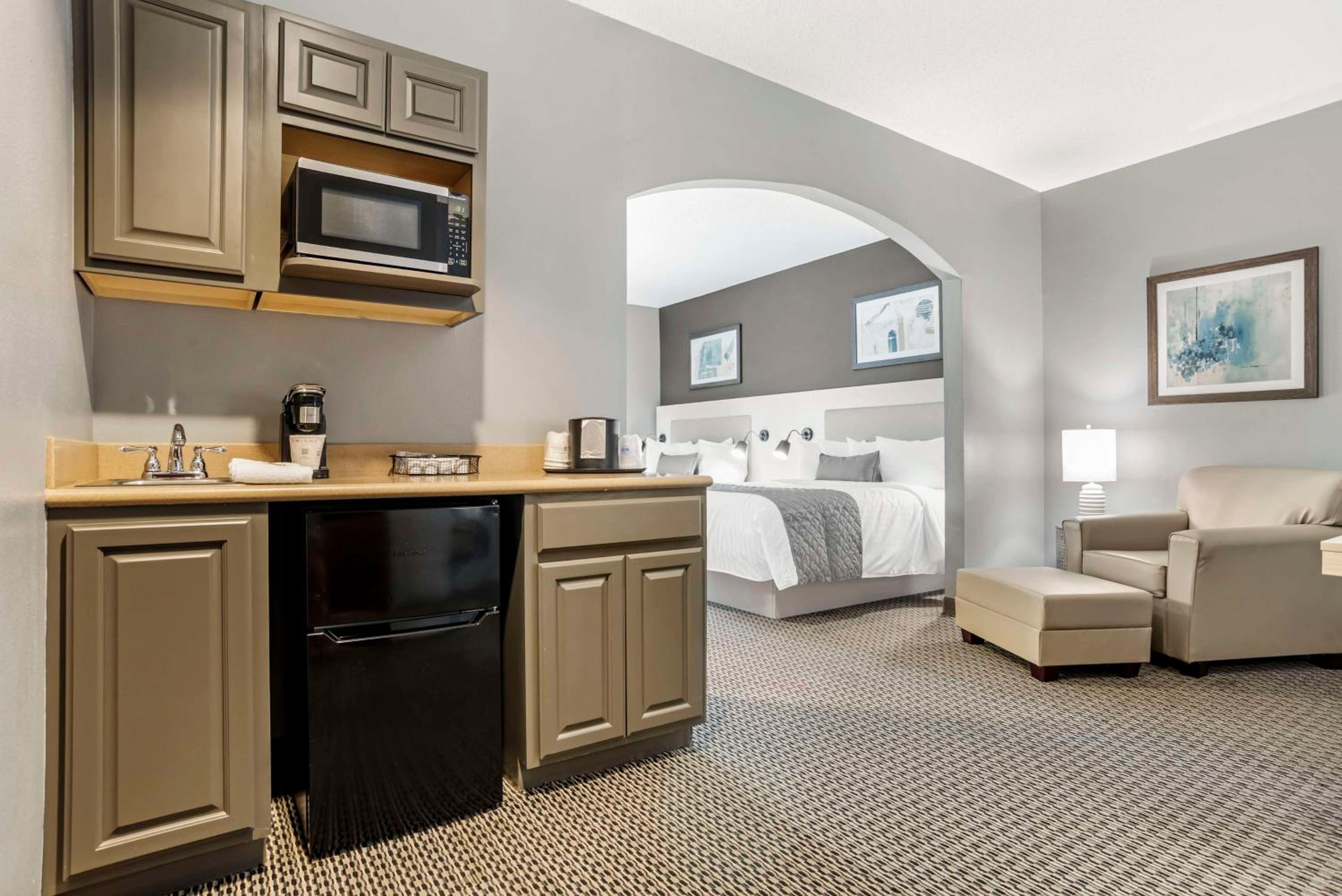 Queen Suite with Two Queen Beds - Non-Smoking