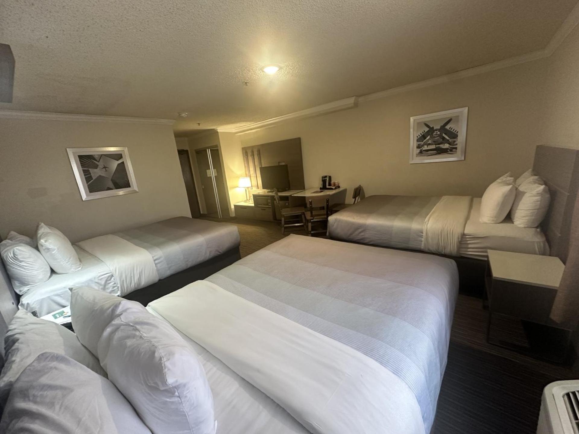 Family Room, 3 Queen Beds, Accessible Tub, Non Smoking - Photo 4