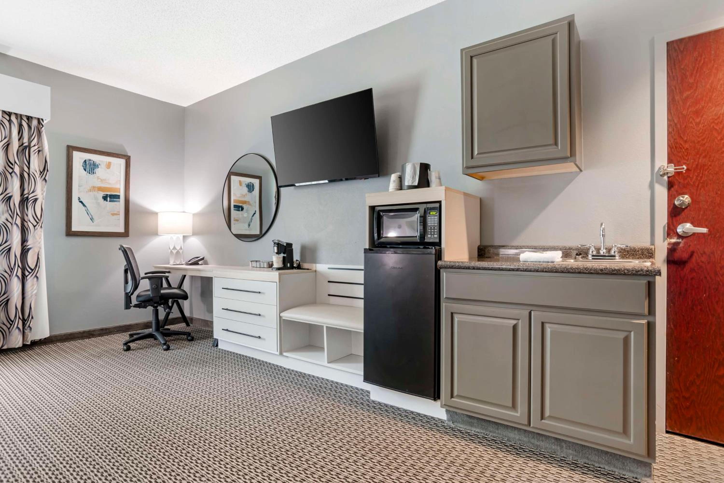 King Room with Bath Tub - Disability Access/Non-Smoking