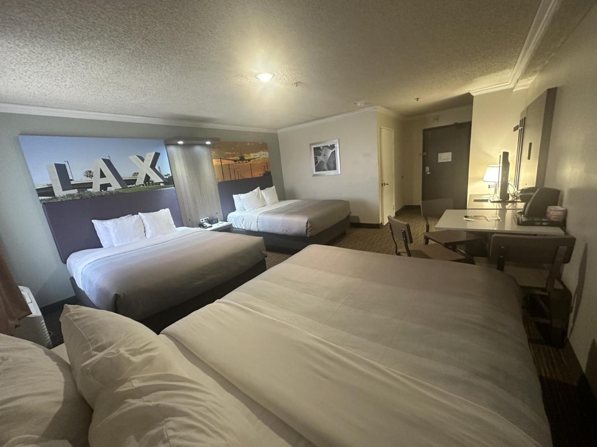 Family Room, 3 Queen Beds, Accessible Tub, Non Smoking - Photo 3