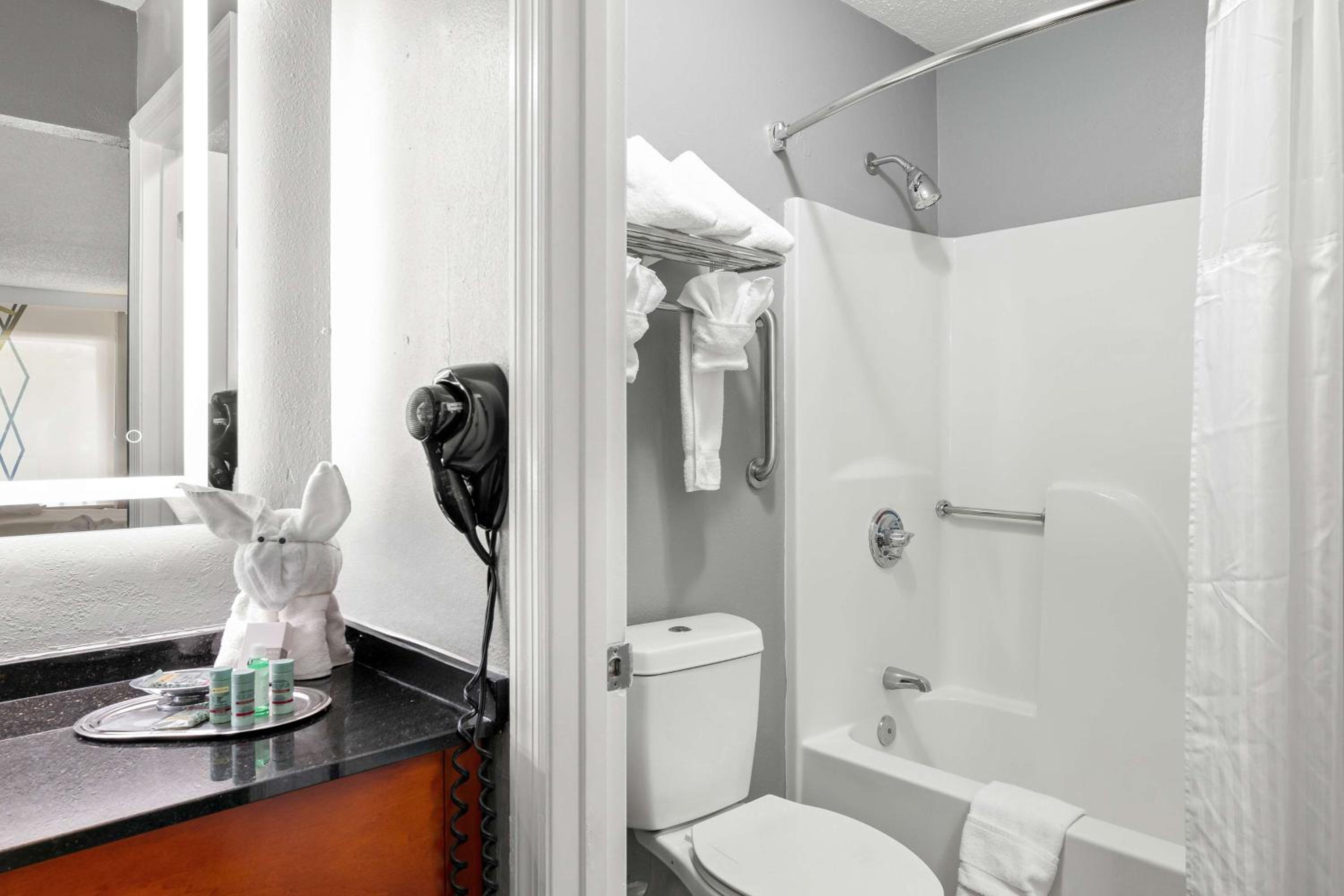 Double Room with Two Double Beds - Upstairs/Non-Smoking photo 3