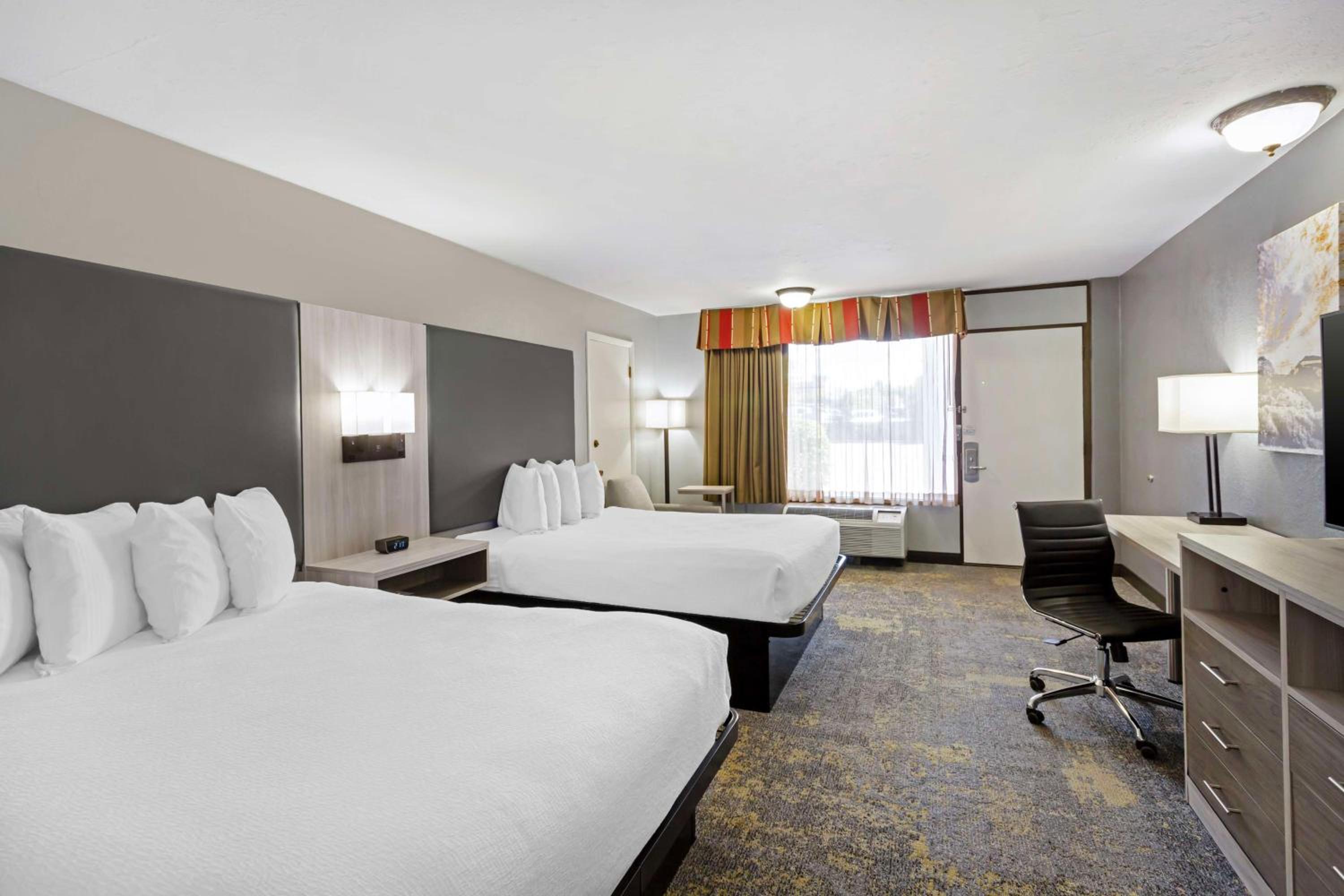 Queen Room with Two Queen Beds with Sofa Bed photo 1