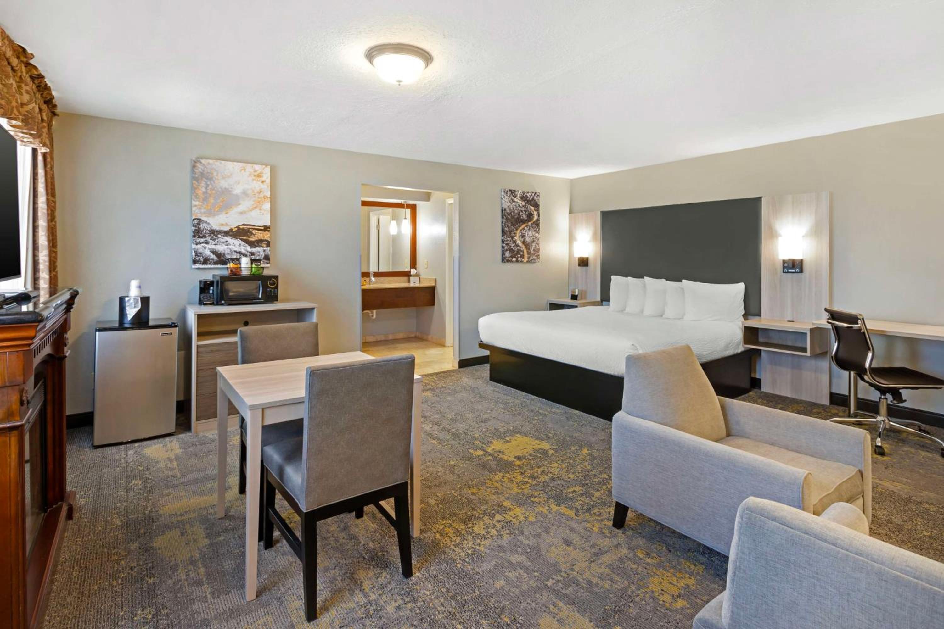 Junior King Suite with Spa Bath