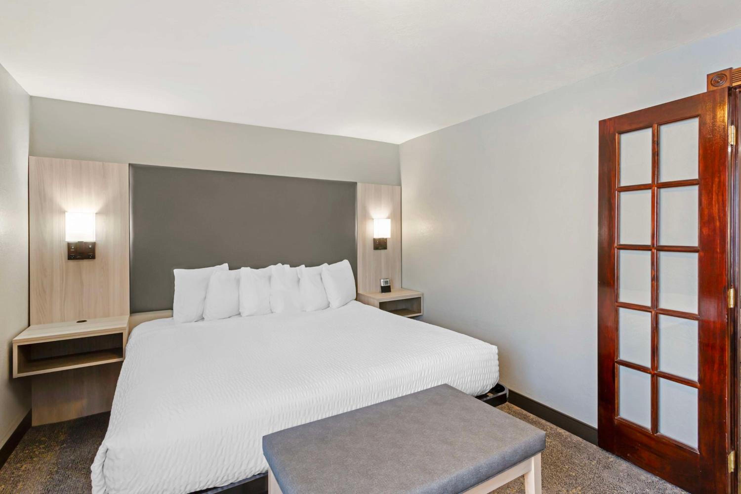 King Suite with Sofa Bed and Spa Bath - Fireplace photo 1