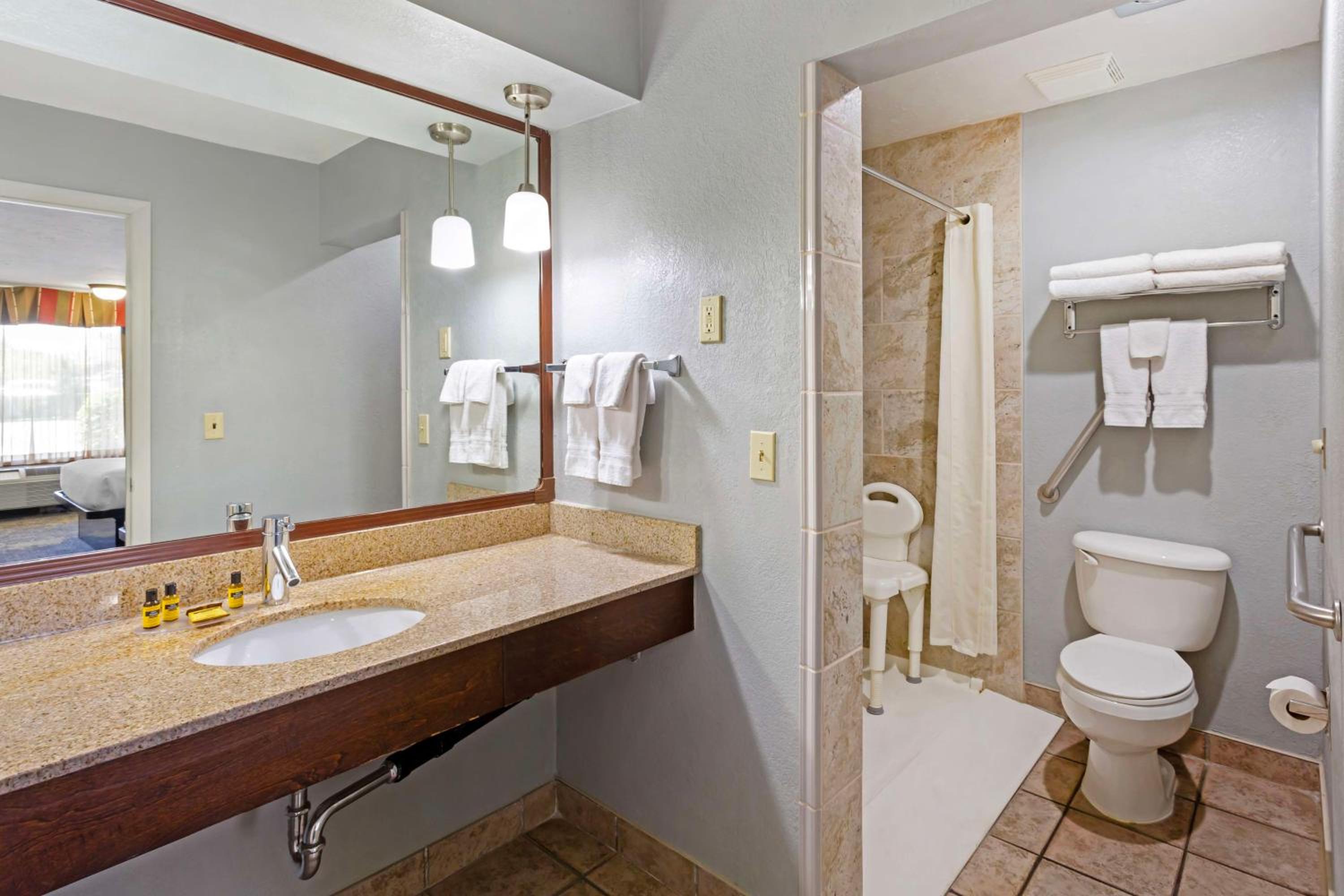 Queen Room with Two Queen Beds and Roll-In Shower - Disability Access/Non-Smoking photo 2