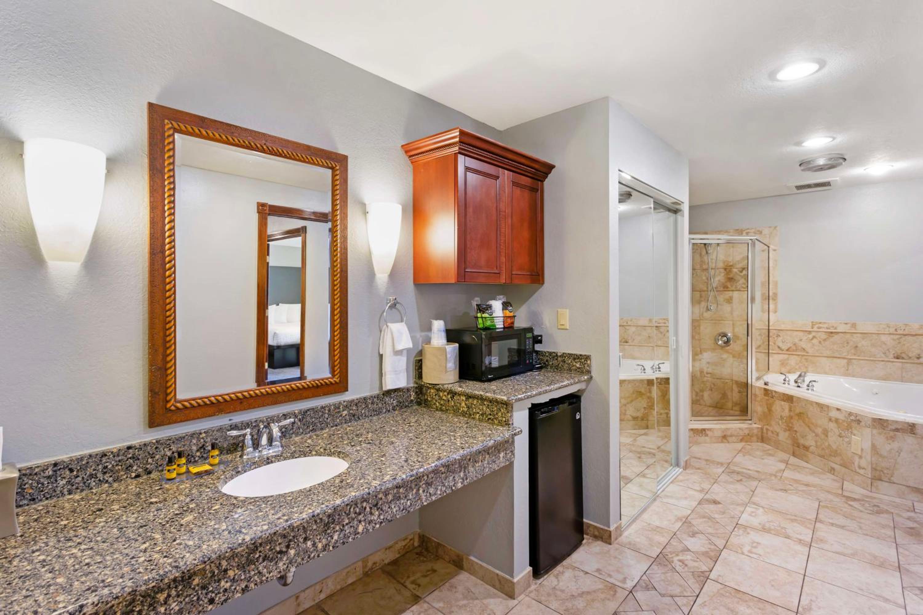 King Suite with Sofa Bed and Spa Bath - Fireplace photo 2