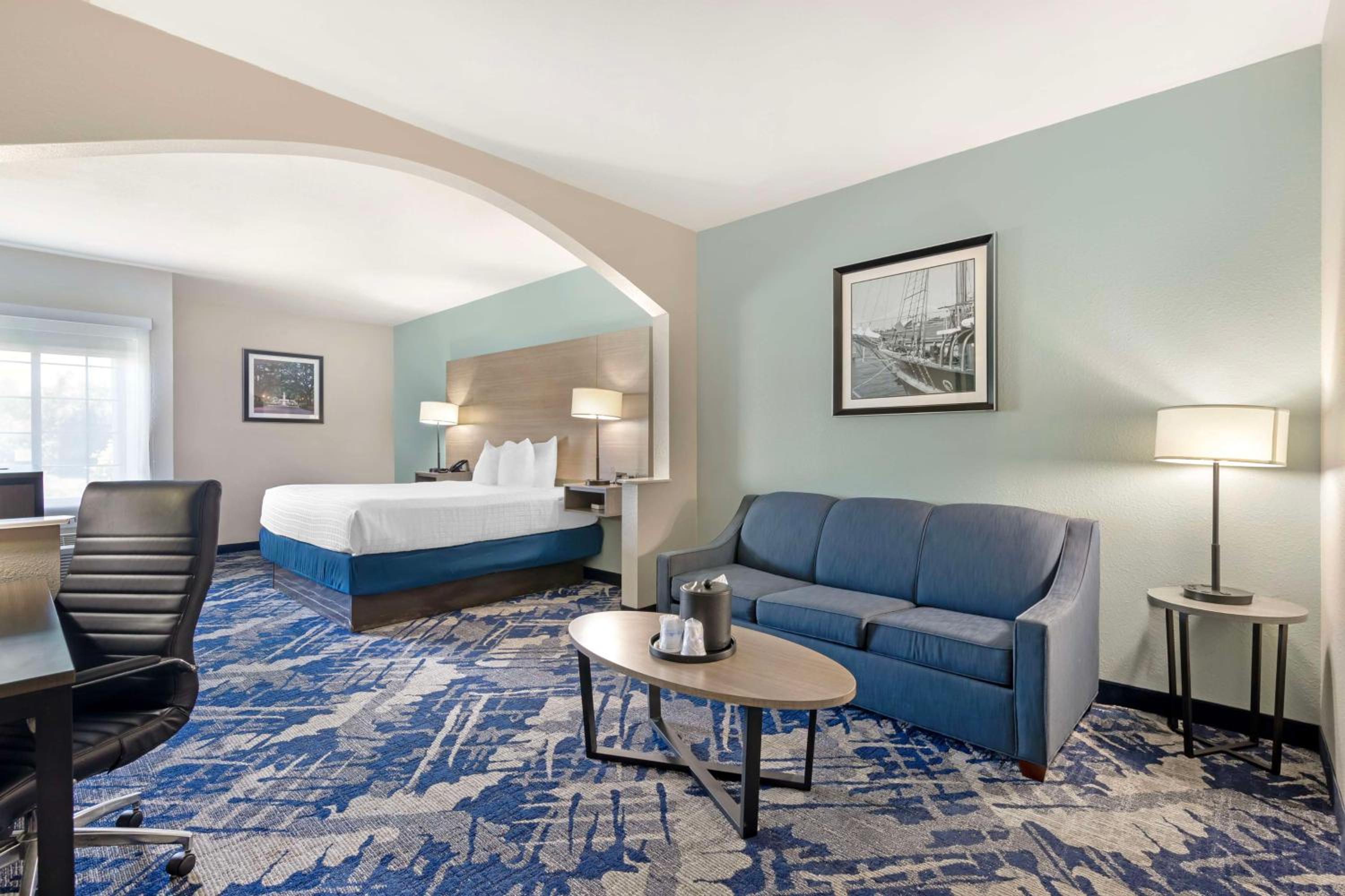 King Suite with Sofa Bed - Non-Smoking - Photo 1