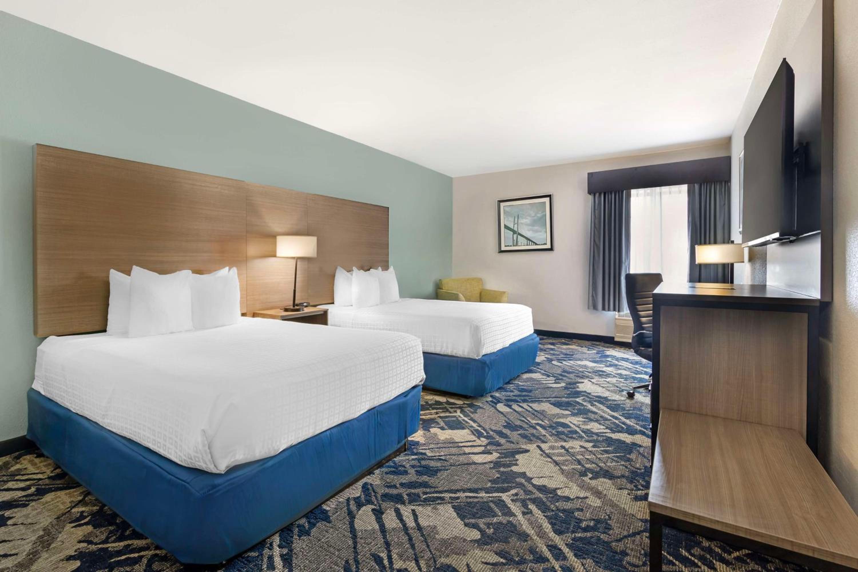 Queen Suite with 2 Queen Beds - Disability Access - Non-Smoking - Photo 1
