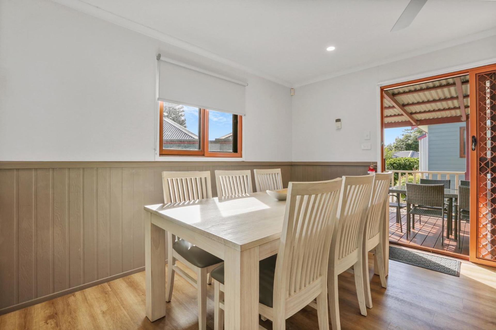 Two-Bedroom Cabin with Spa Bath (2nd Row) - Crystal Waters (5 Guests), photo 6
