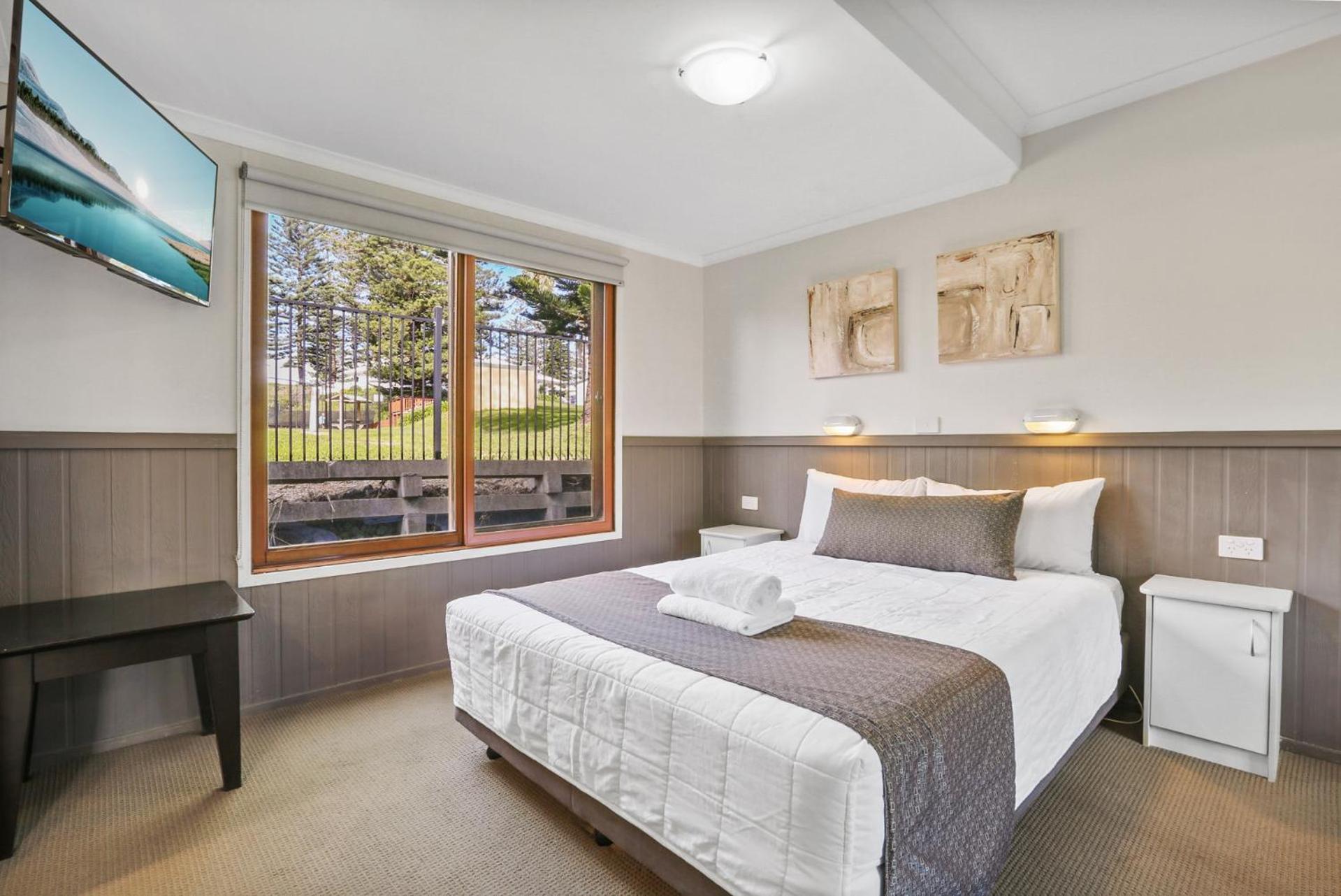 Two-Bedroom Cabin with Spa Bath (2nd Row) - Crystal Waters photo 1