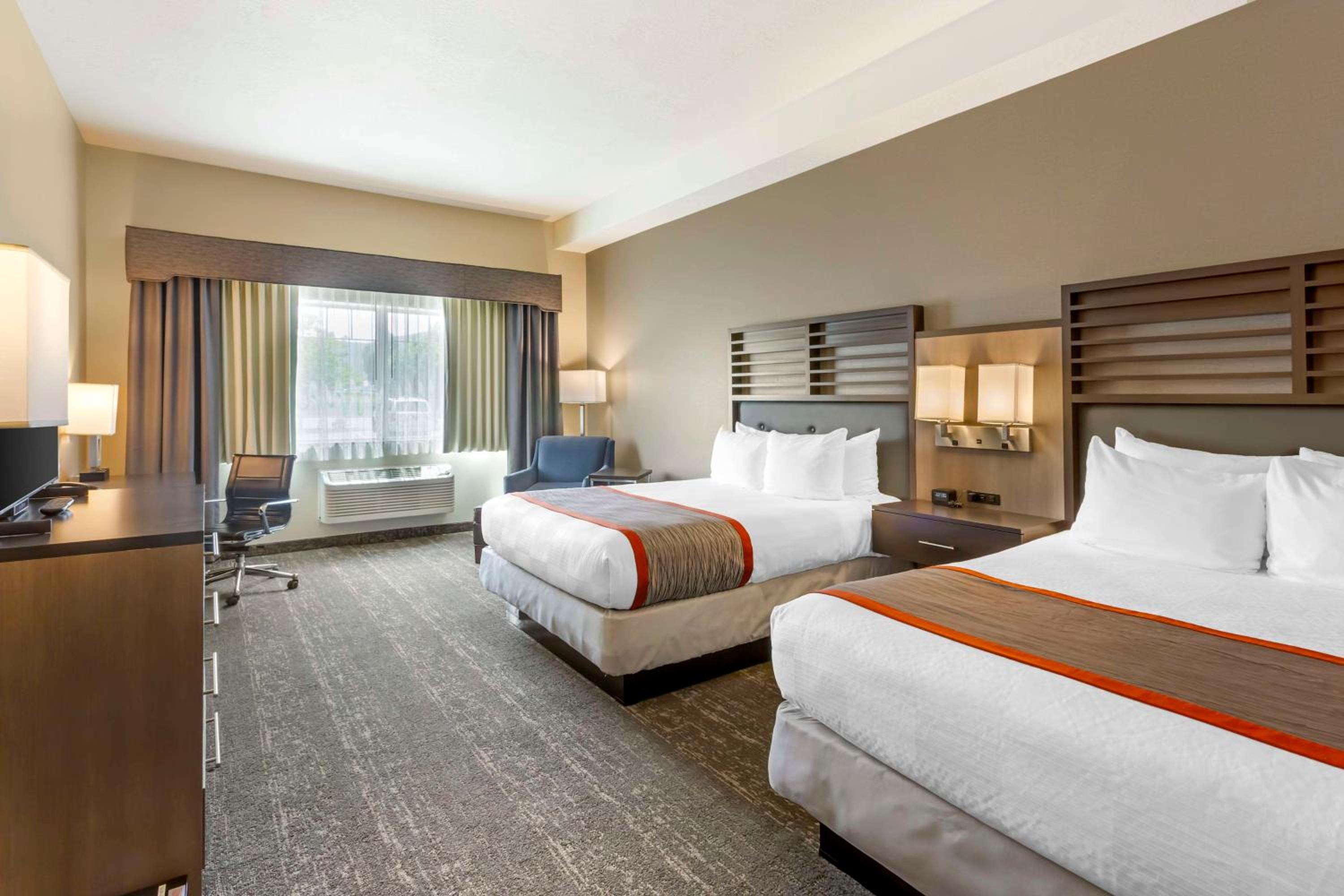 Queen Suite with Two Queen Beds and Sofa Bed - Balcony/Non-Smoking