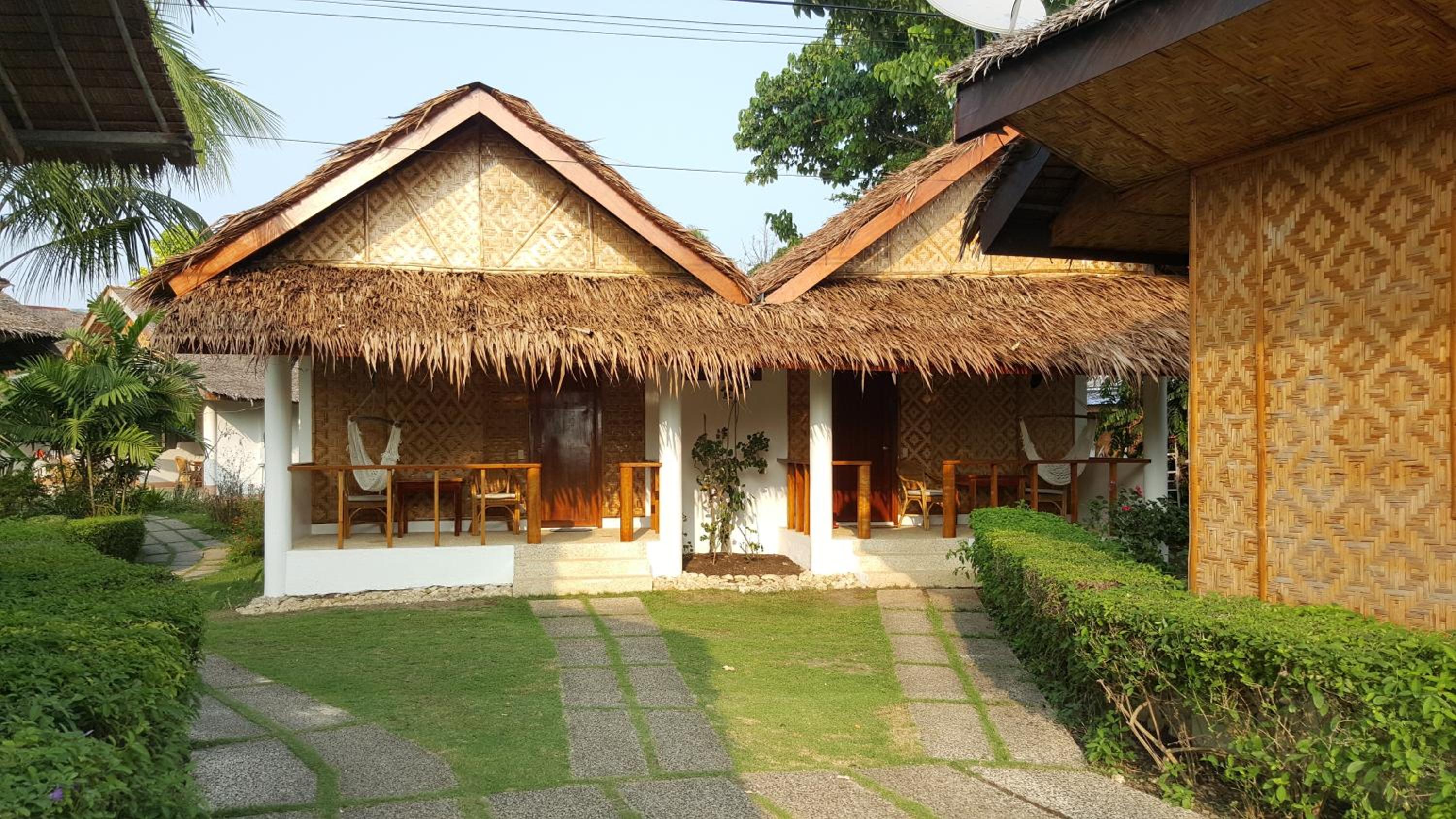 Bungalow with Garden View - Photo 8