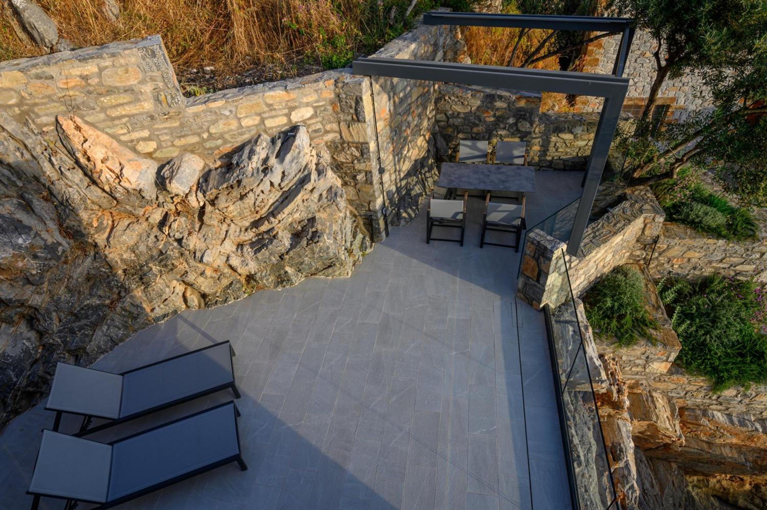 Executive Suite - Photo 16