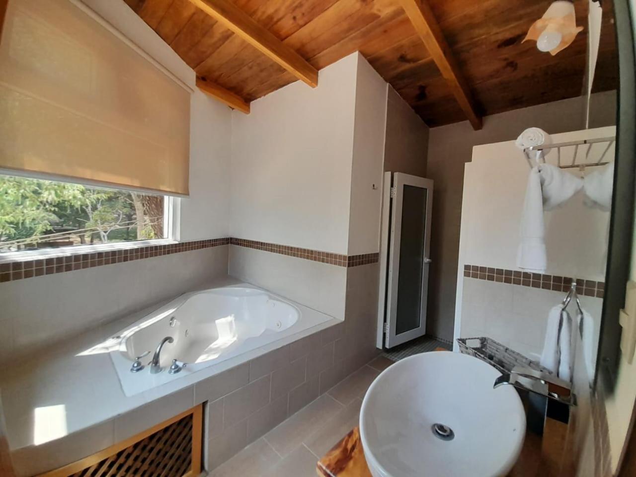 Deluxe Room (2 Adults + 1 Child)