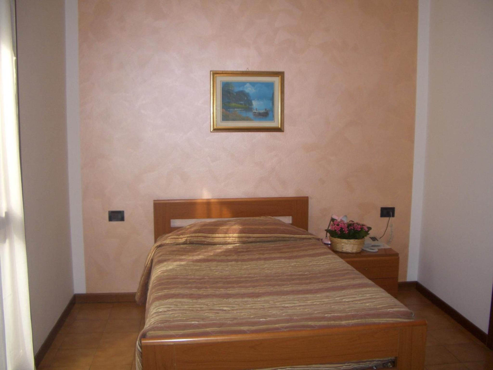 Single Room with Private Bathroom photo 1