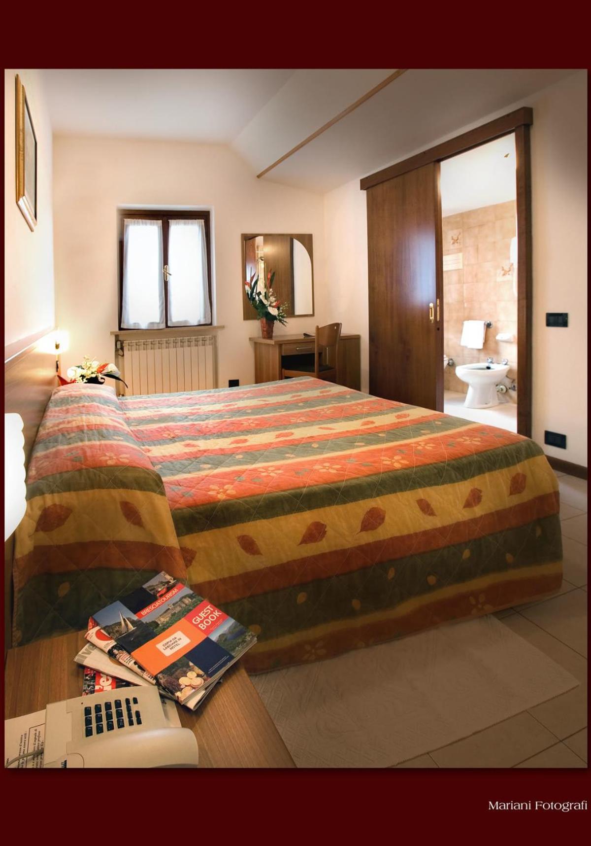 Double or Twin Room with Private Bathroom photo 1