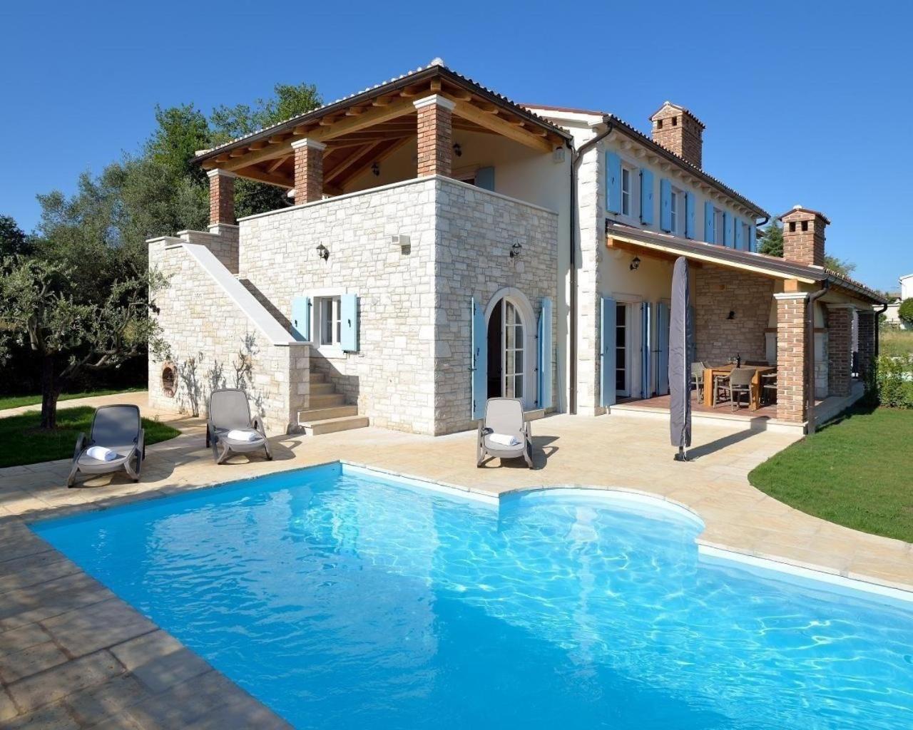 Three-Bedroom Vacation Home  photo 2