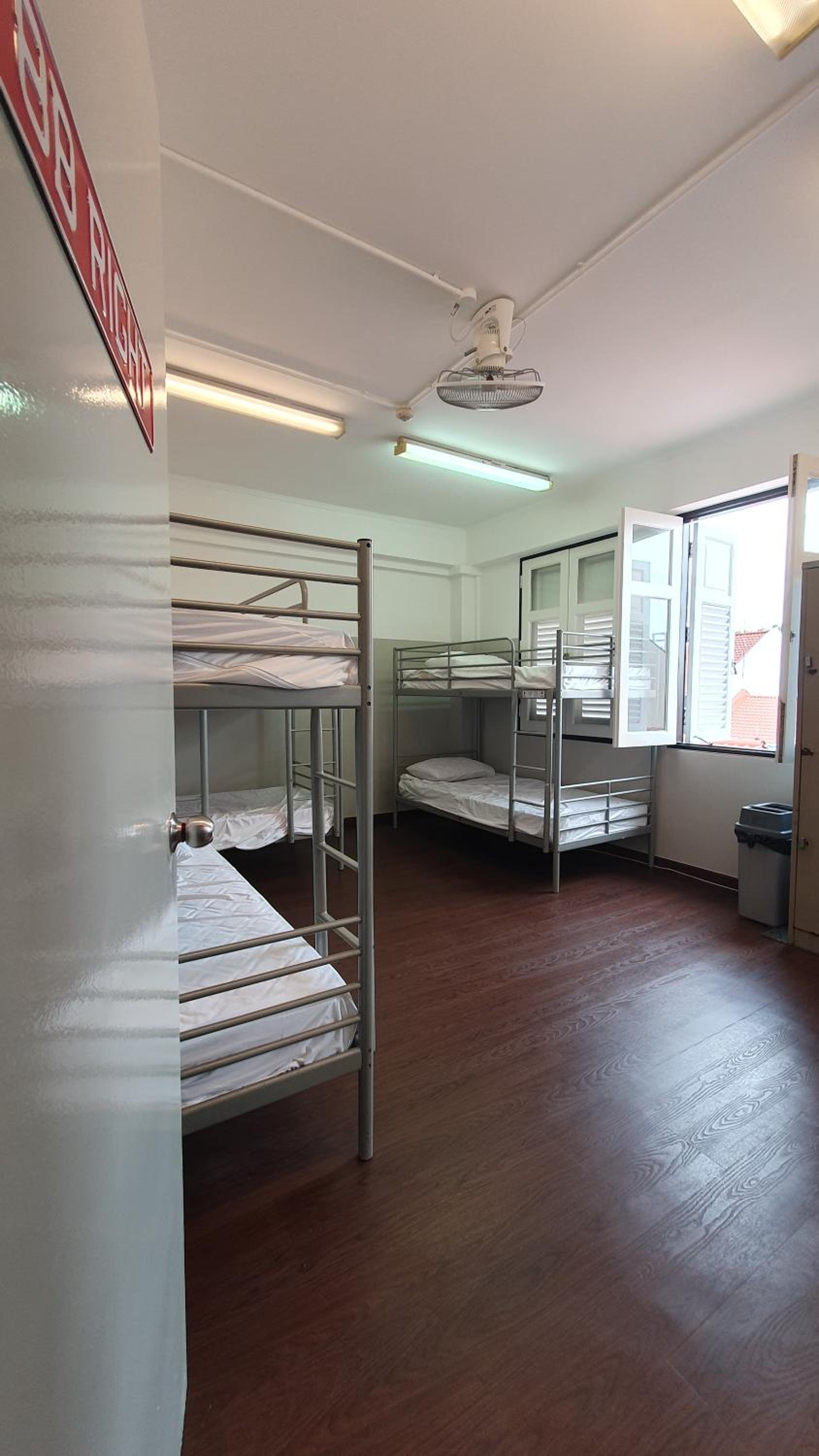 Bunk Bed in 8-Bed Mixed Dormitory Room photo 3